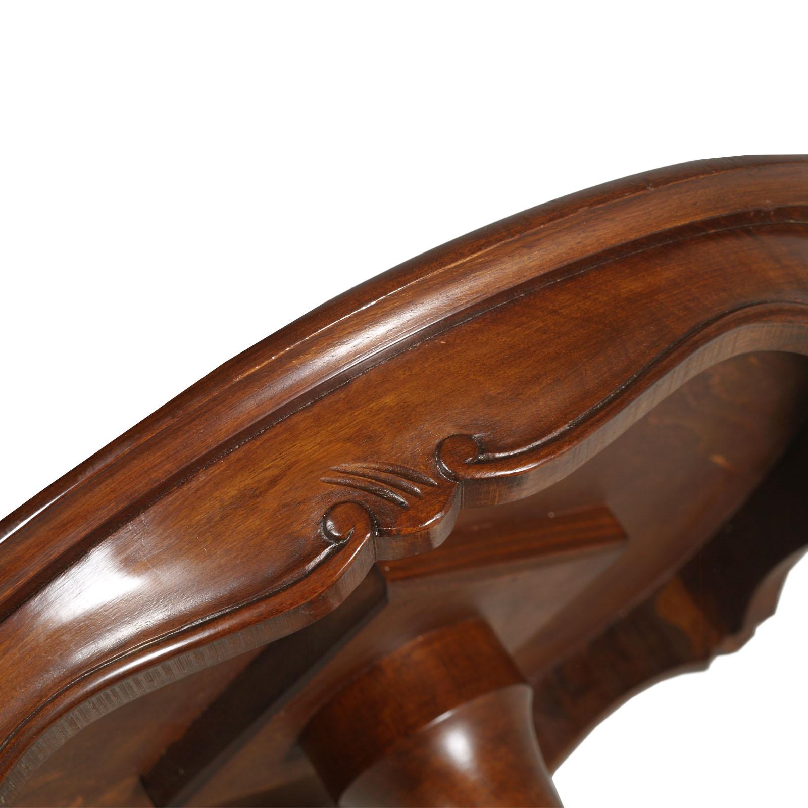 Italian 1920s Baroque Round Coffee Table Burl Walnut, Carved Walnut Wax-Polished In Good Condition For Sale In Vigonza, Padua