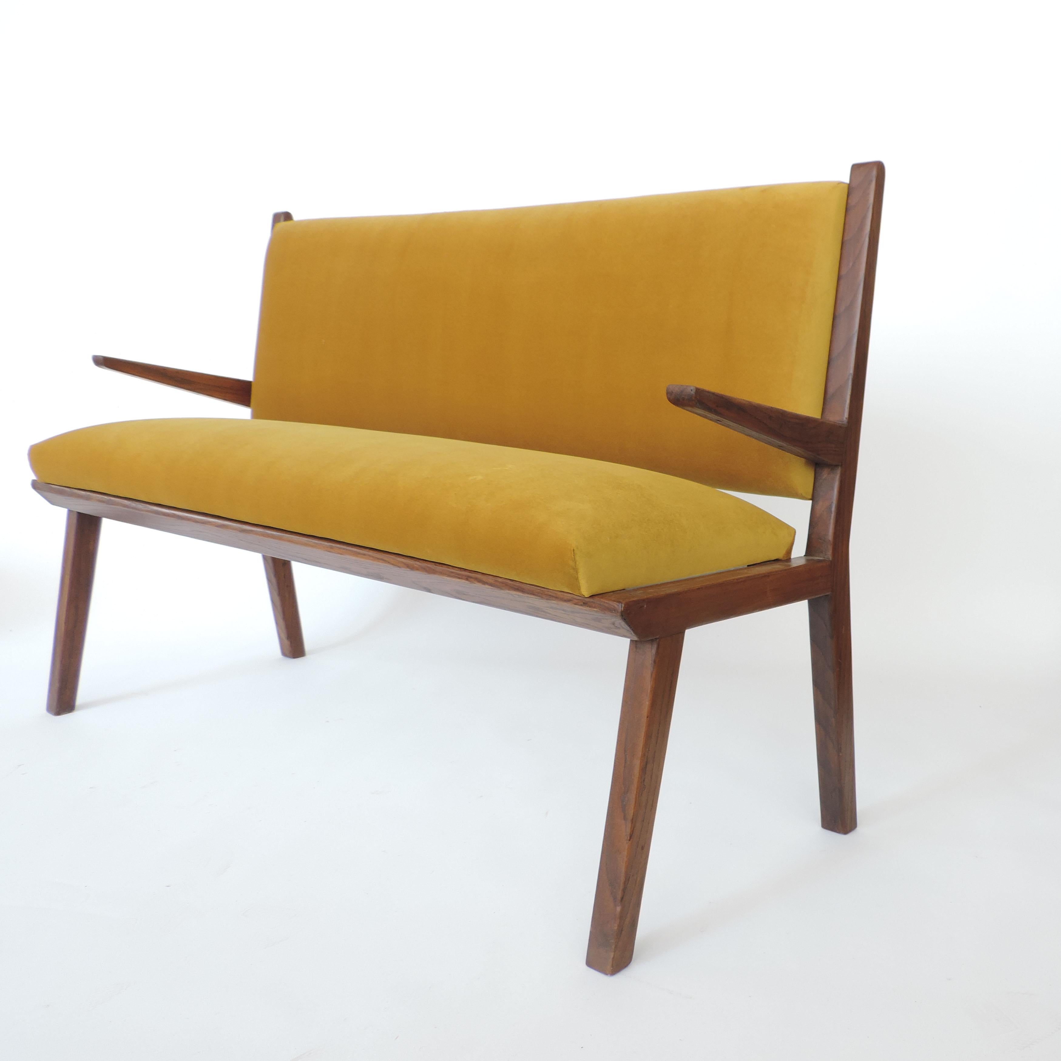 Italian 1940s Bench in Wood and Yellow Velvet Upholstery For Sale 4