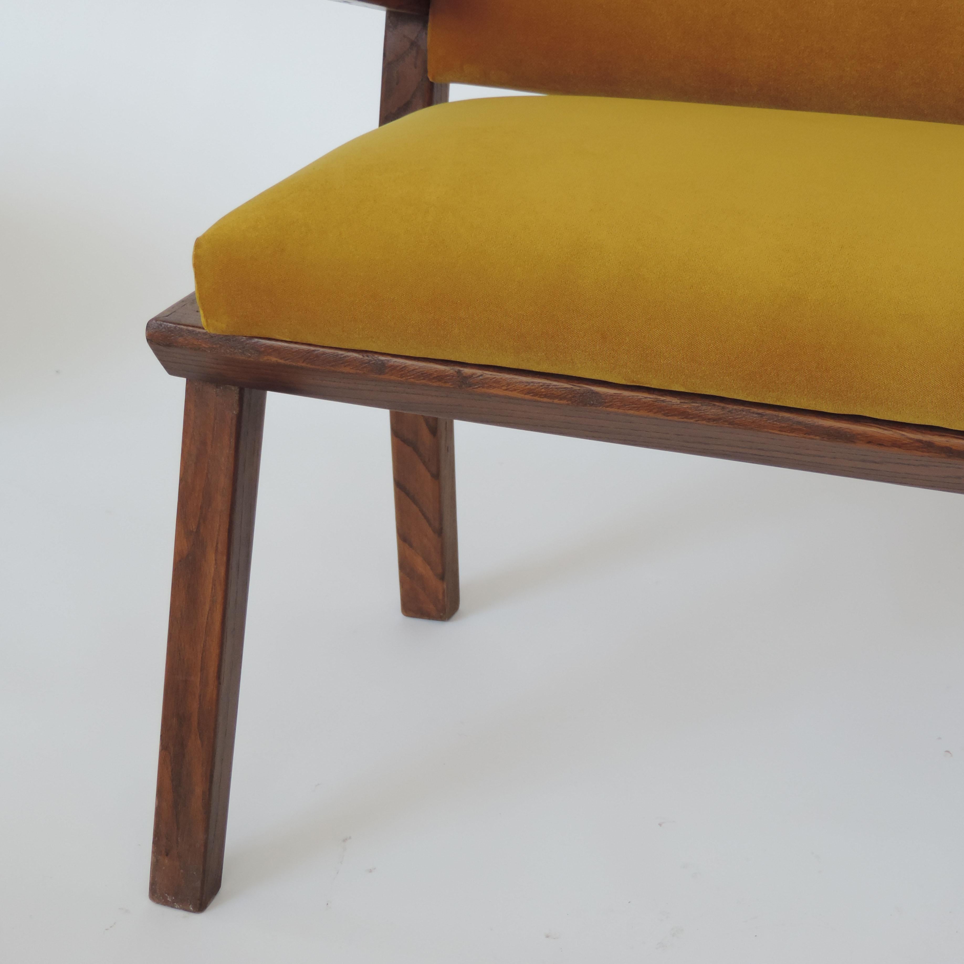 Italian 1940s Bench in Wood and Yellow Velvet Upholstery For Sale 7