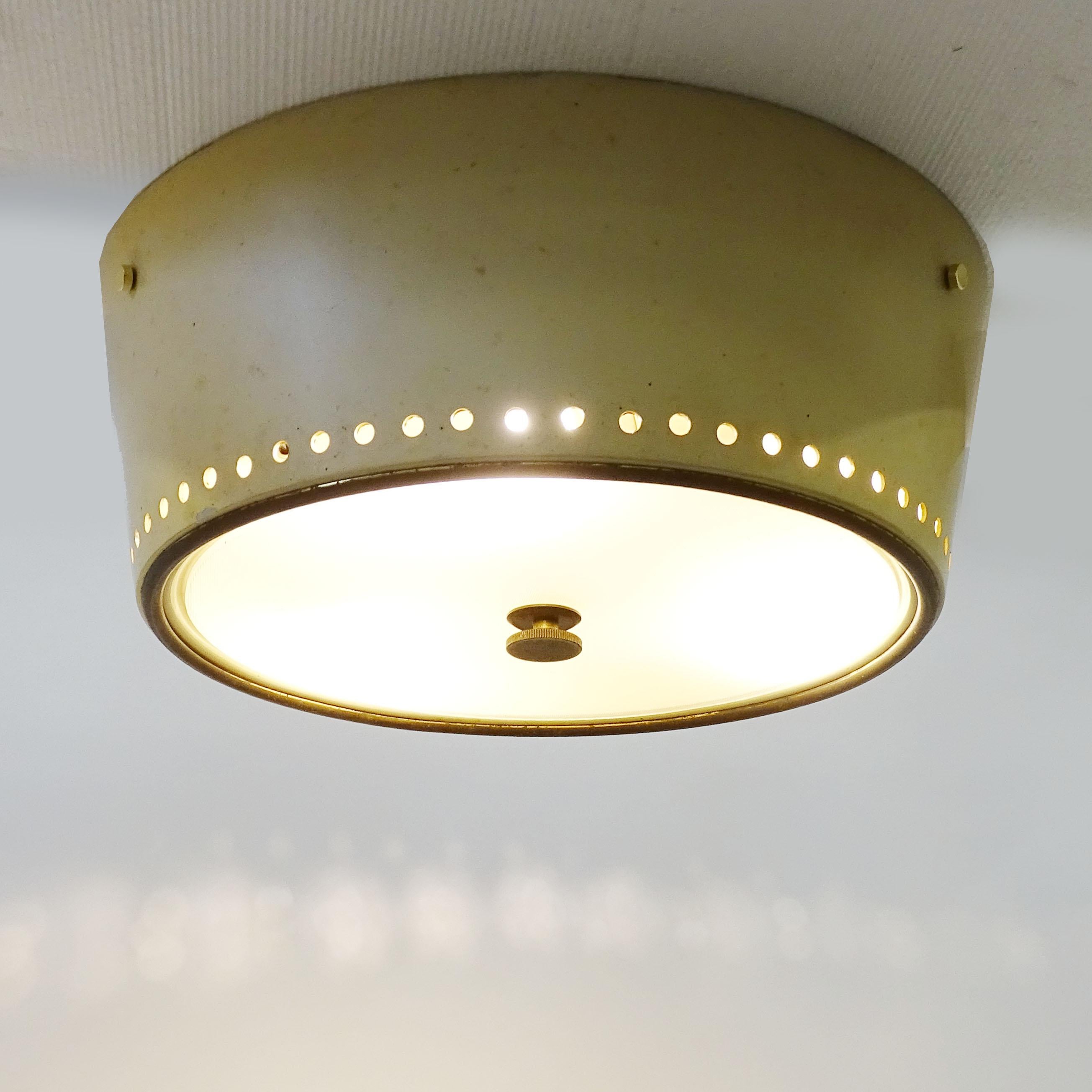 Italian 1940s Brass and Cream Colored Flush Mount Ceiling Lamp For Sale 1