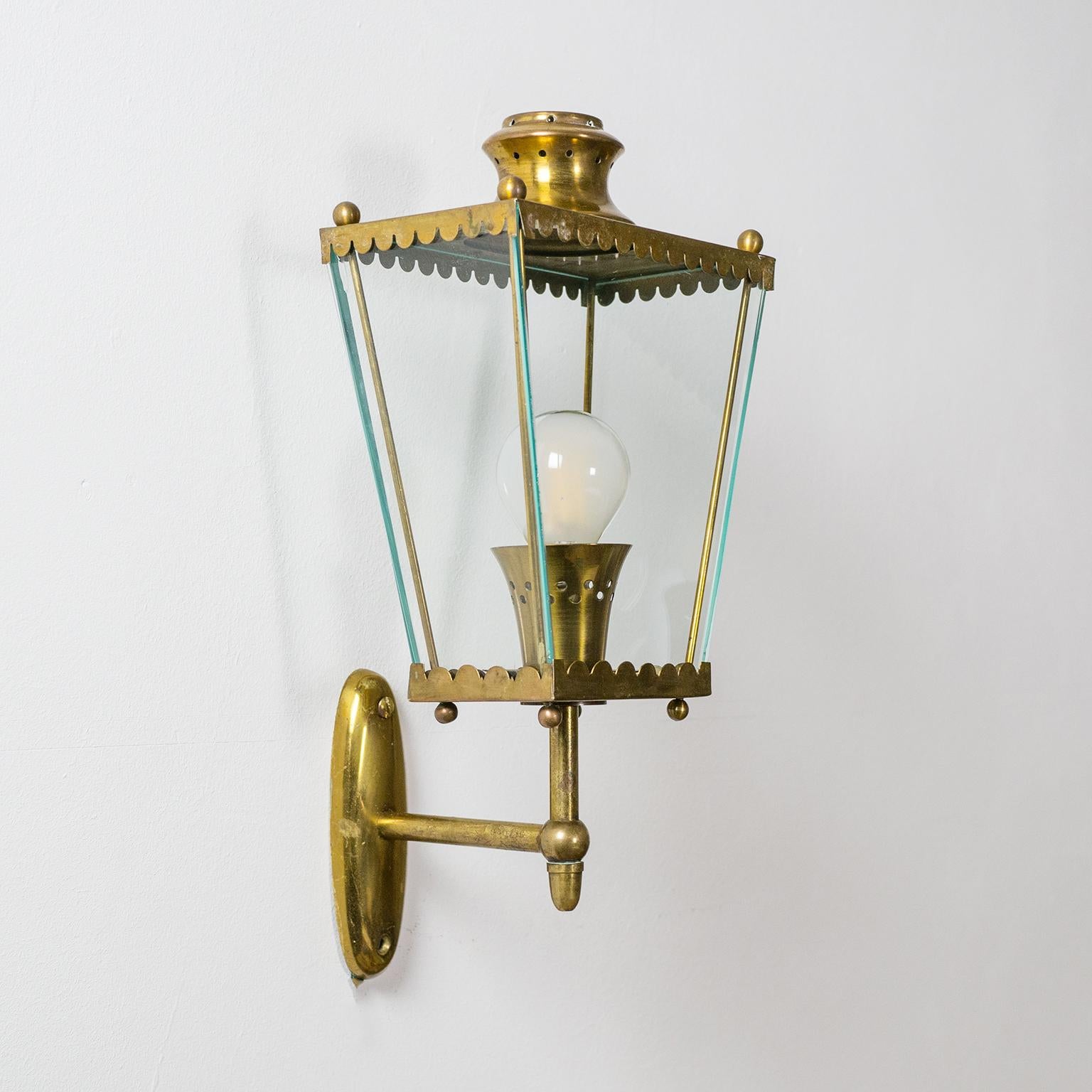 Charming Italian lantern-style wall light from the 1940s. Intricate brass hardware with four sheets of glass. Good condition with patina on the brass and small chips to the glass. One original brass E14 socket with new wiring.