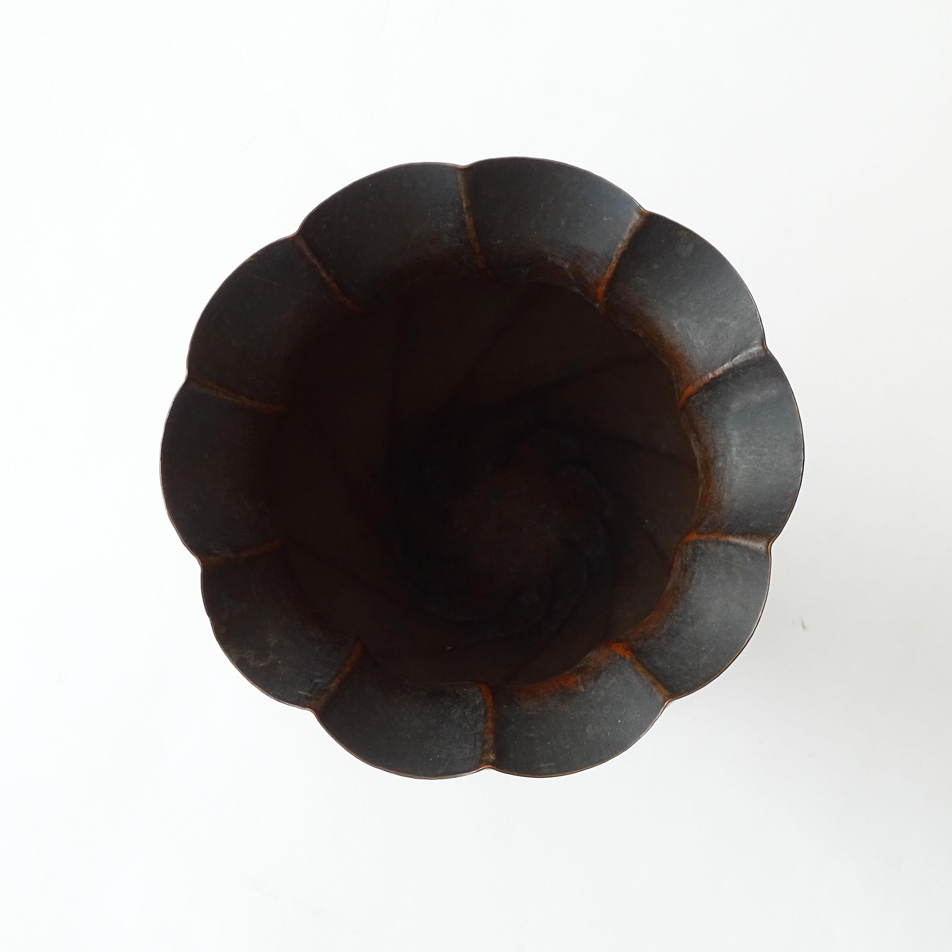 Italian 1940s Classical Twirl Copper Vase For Sale 1