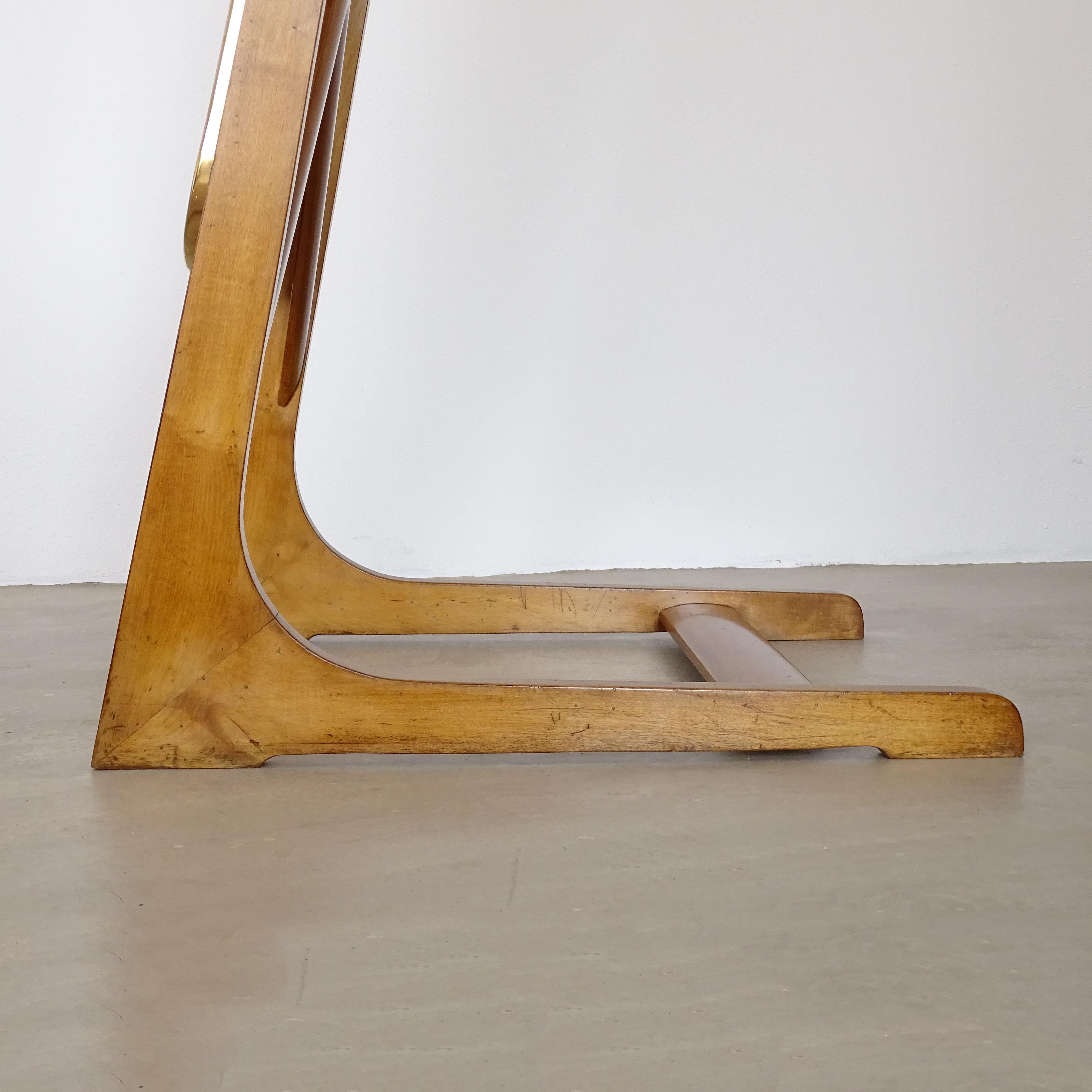 Miroir de sol italien des années 1940 dans un cadre en bois et en laiton magnifiquement travaillé. en vente 2