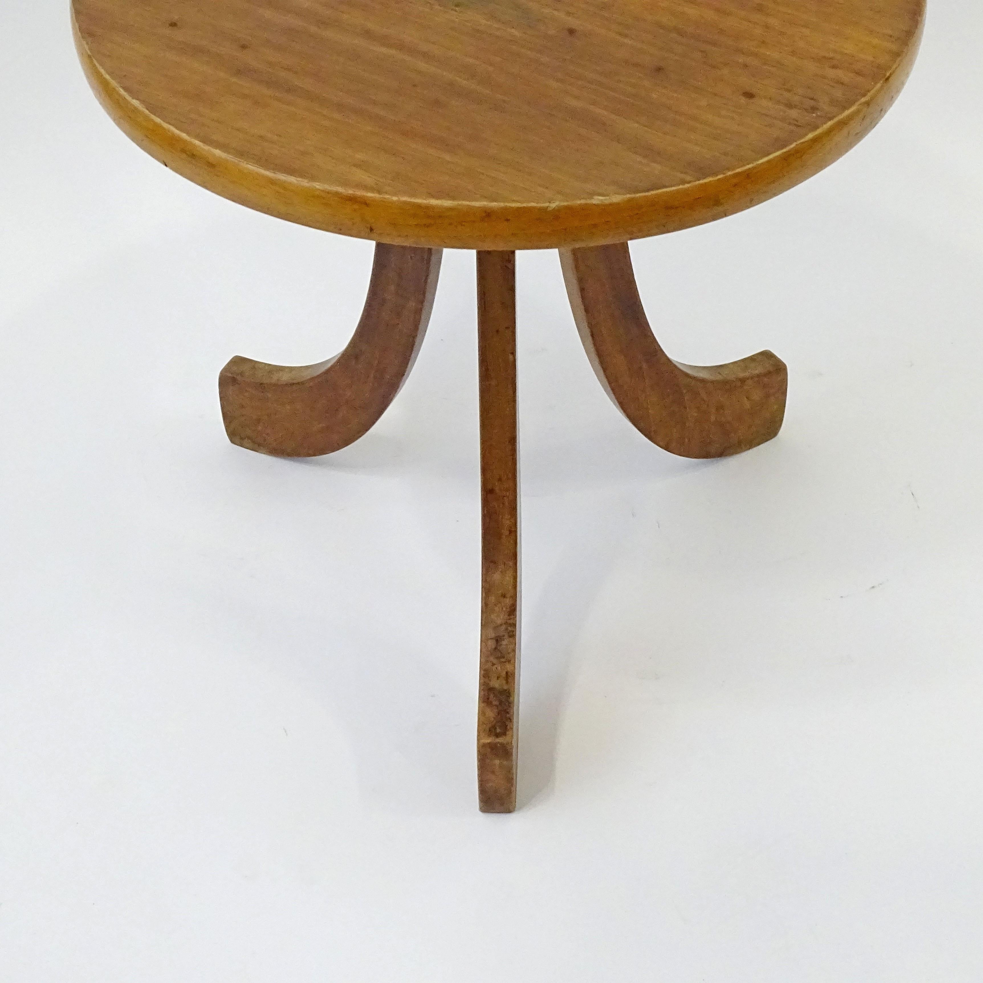 Italian 1940s Folk Art Wood Side Table with three Scrolled Legs For Sale 1