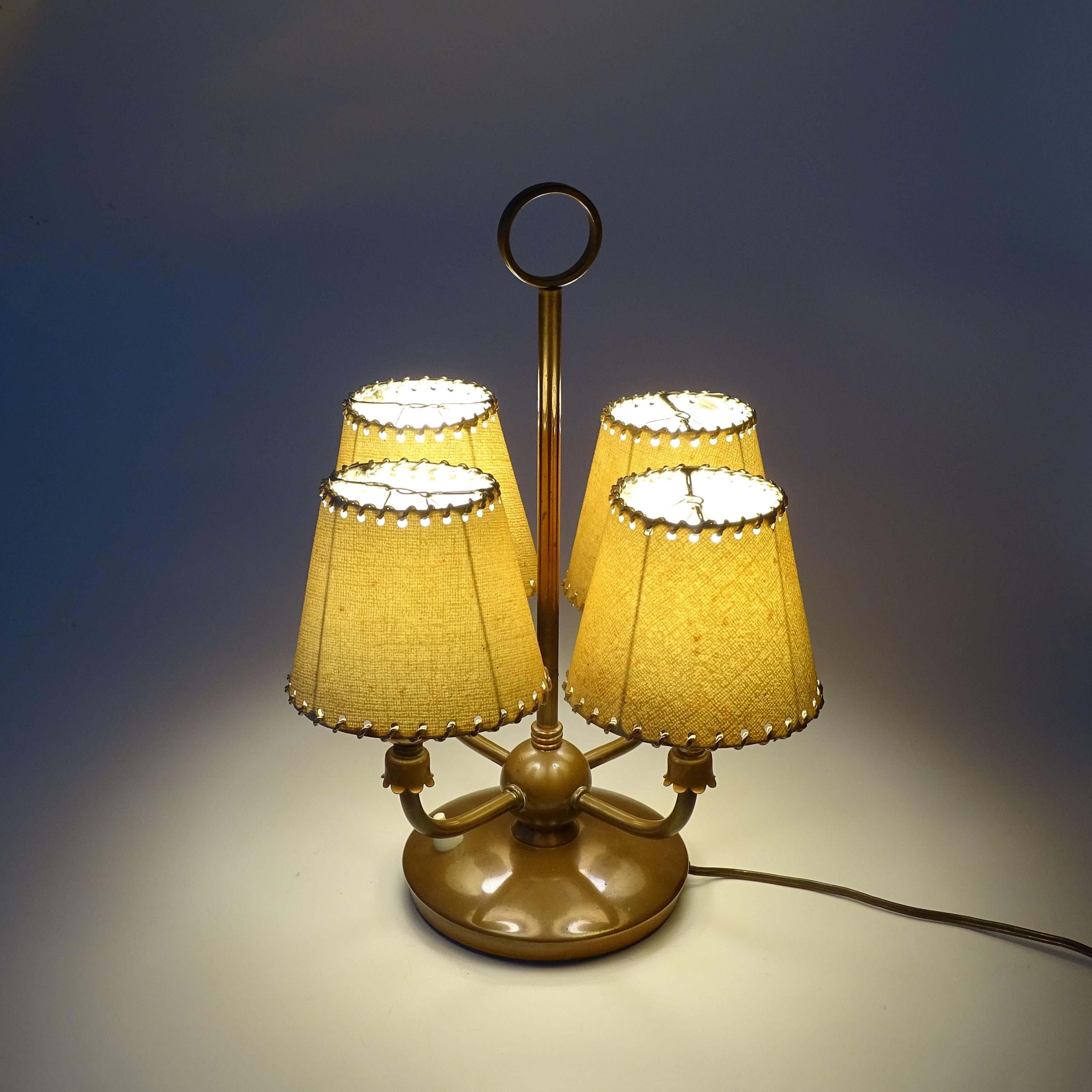 Italienische 1940er Vier Lights  Tischlampe aus Kupfer im Angebot 5