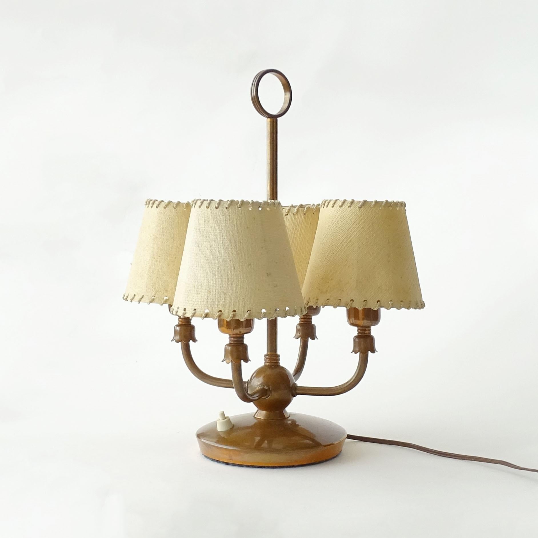 Italienische 1940er Vier Lights  Tischlampe aus Kupfer (Moderne der Mitte des Jahrhunderts) im Angebot