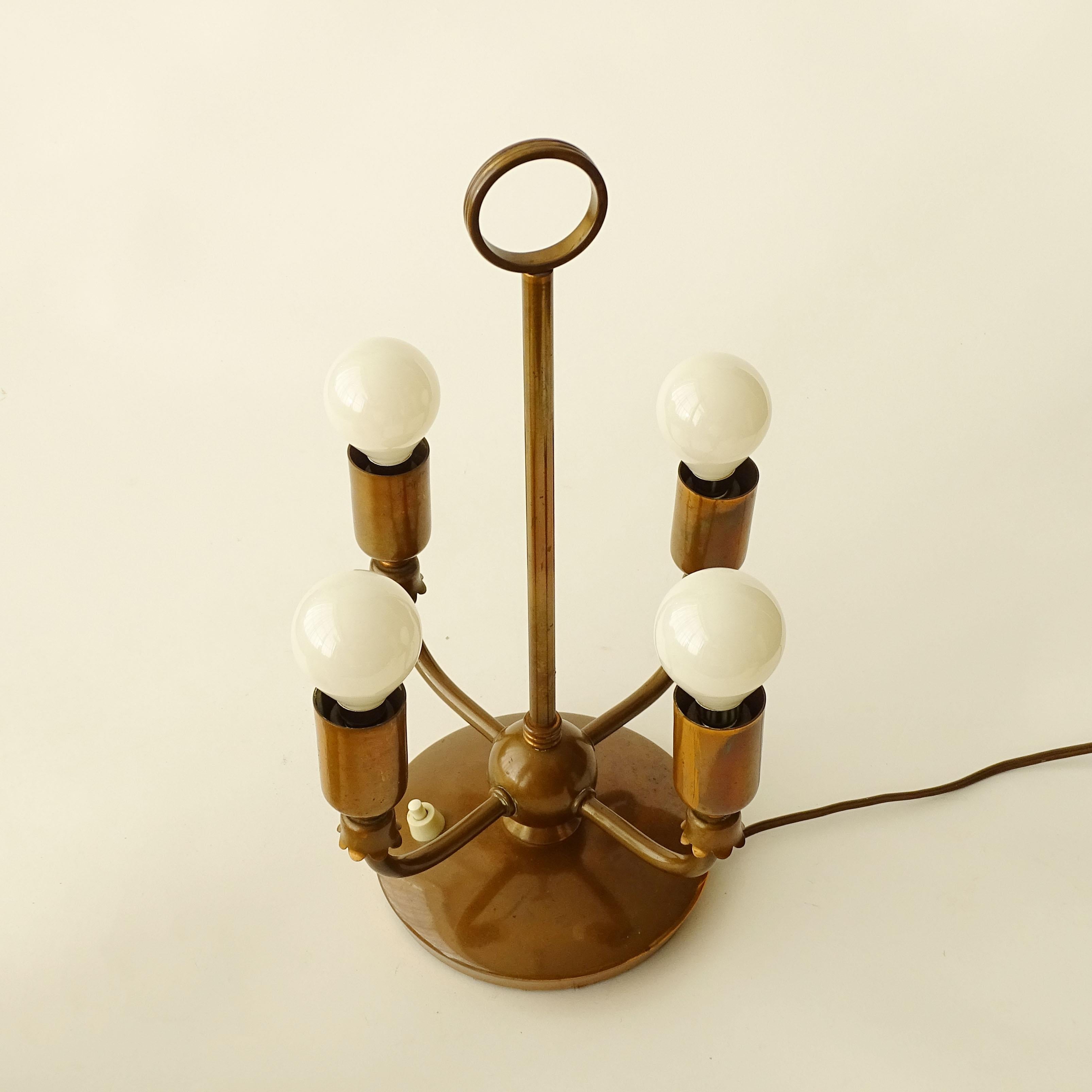 Italienische 1940er Vier Lights  Tischlampe aus Kupfer im Angebot 3