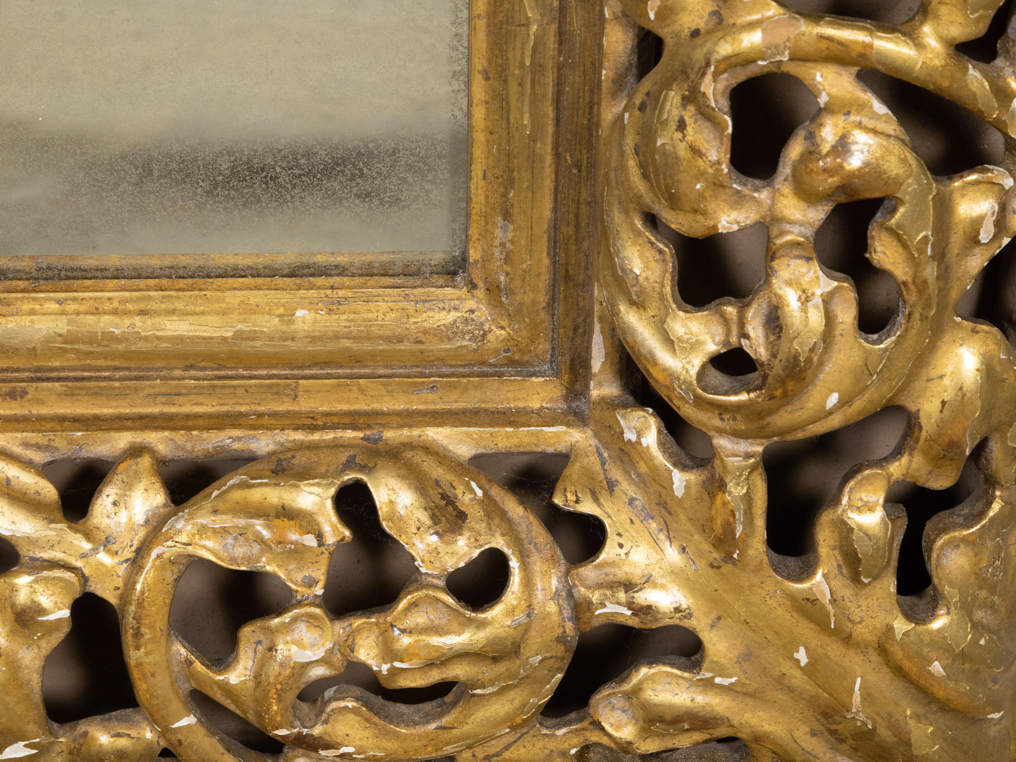 Italian 1940s Giltwood Mirror with Carved Scrolling Foliage and Acanthus Leaves For Sale 2