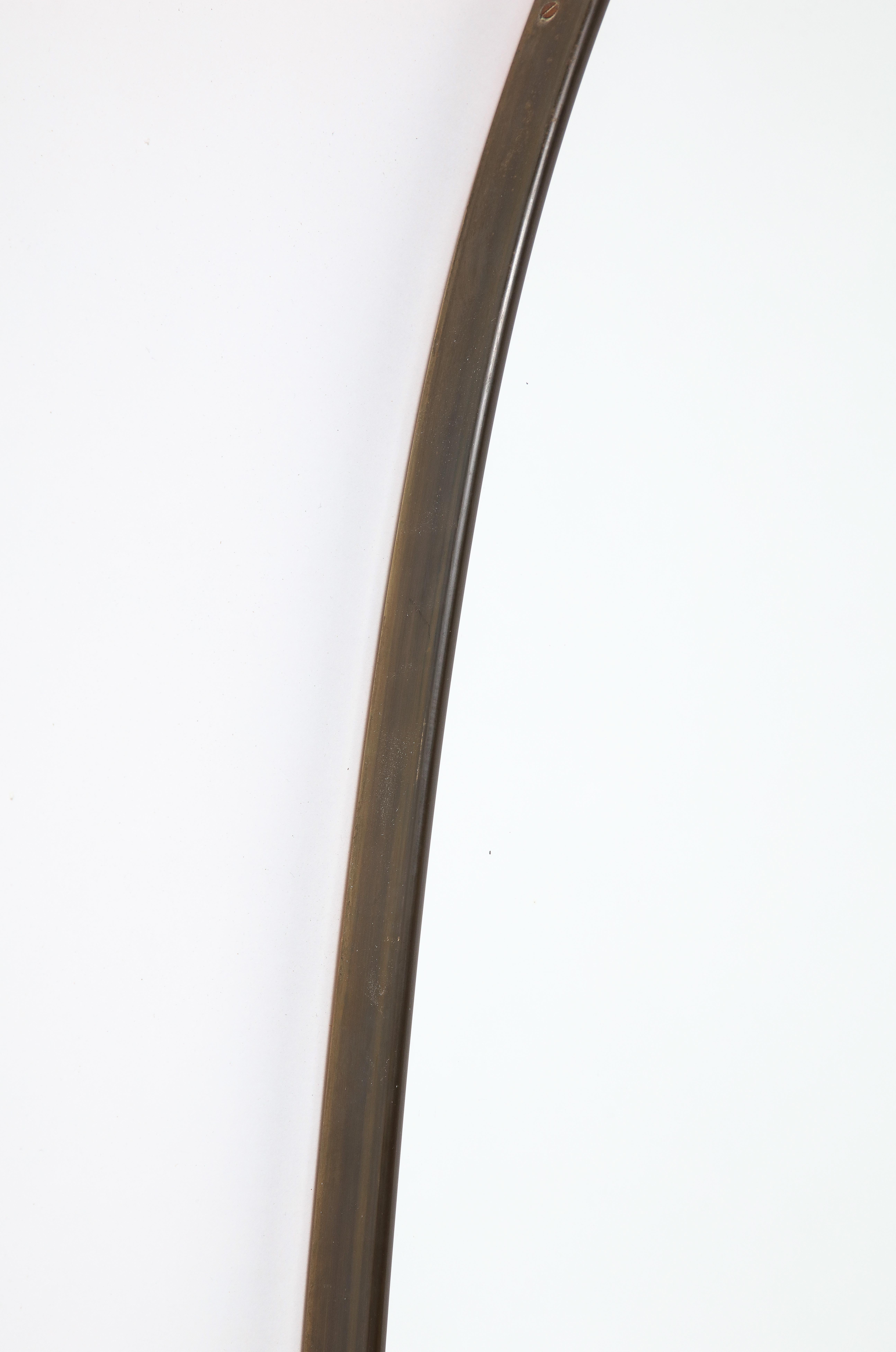 Specchio ovale a grande scala italiano del 1940 con decorazioni in ottone, circa 1940 in vendita 4
