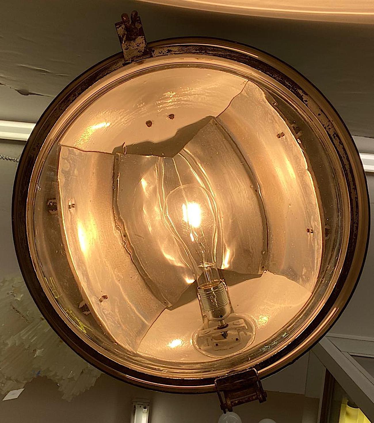 Italian 1940s Large Industrial Factory -Warehouse Enamel Lantern In Good Condition For Sale In New York, NY