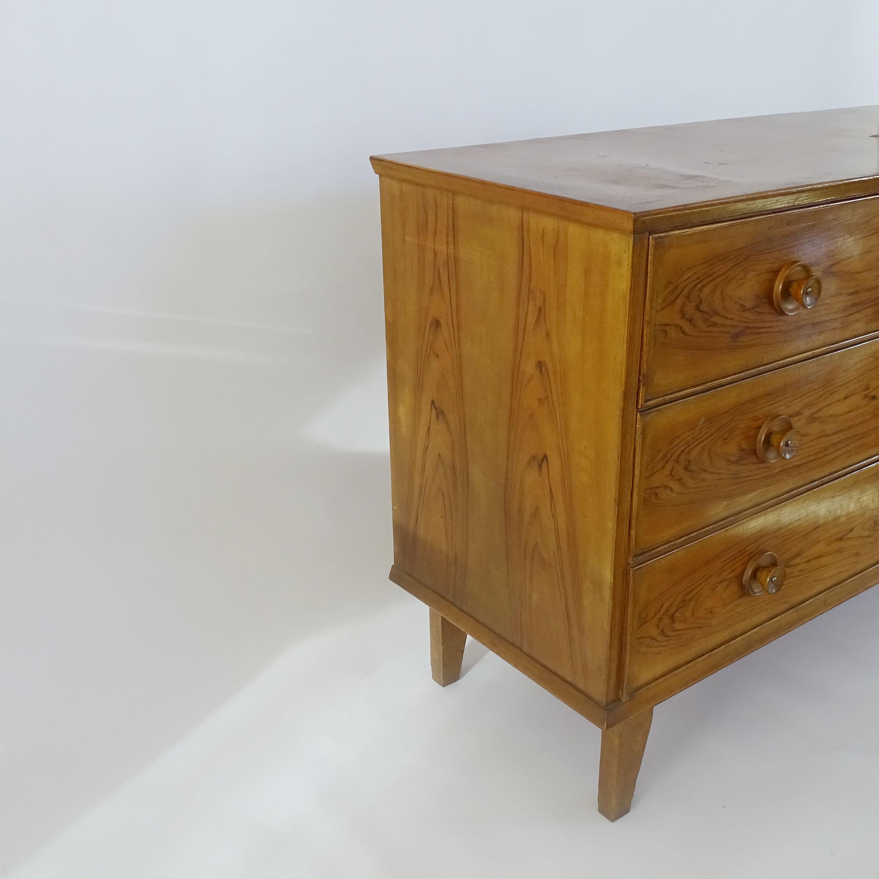 Mid-Century Modern Italian 1940s Oak chest of drawers For Sale