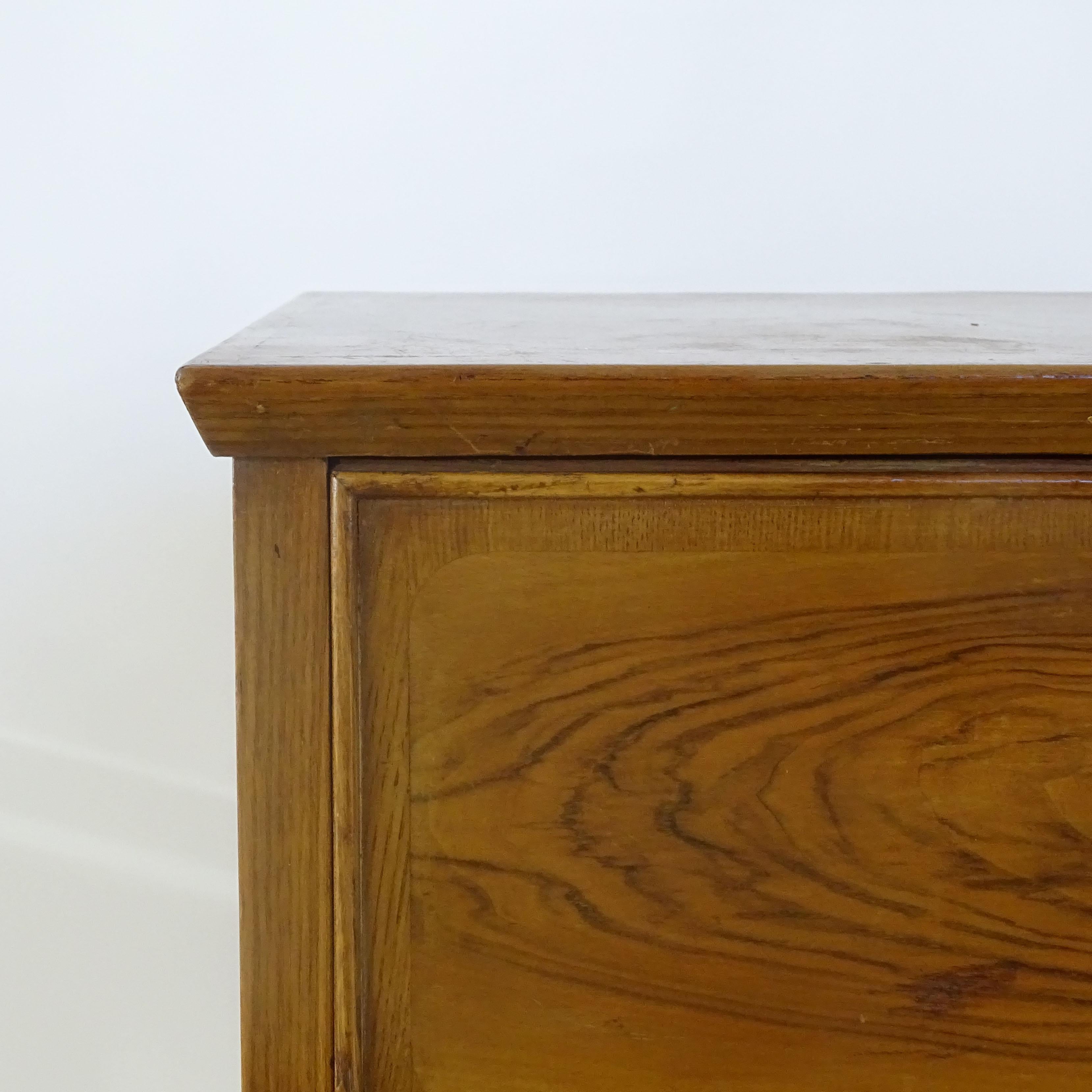 Mid-20th Century Italian 1940s Oak chest of drawers For Sale