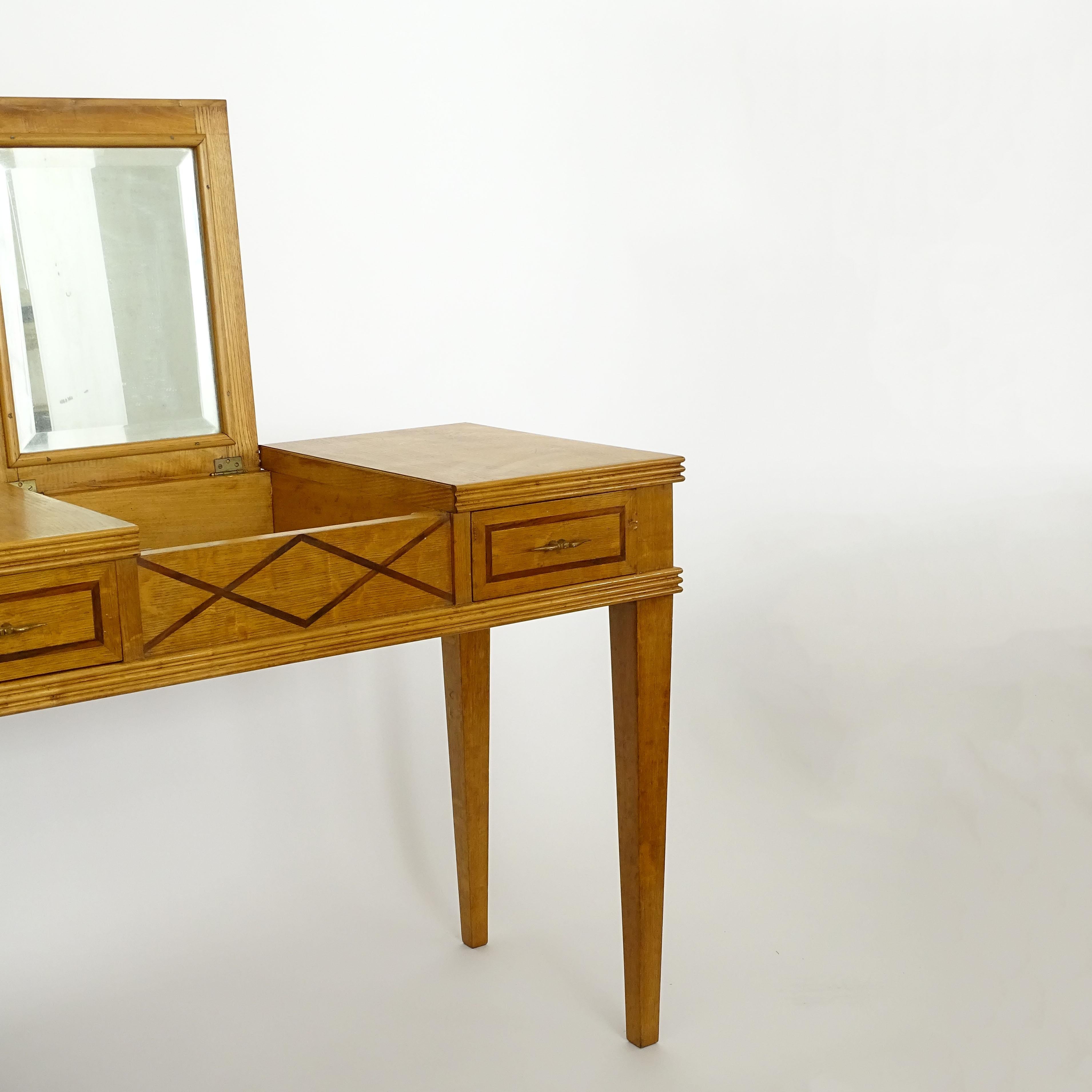 Metà XX secolo Vanità in legno di Oak del 1940 con due cassetti e specchio in vendita