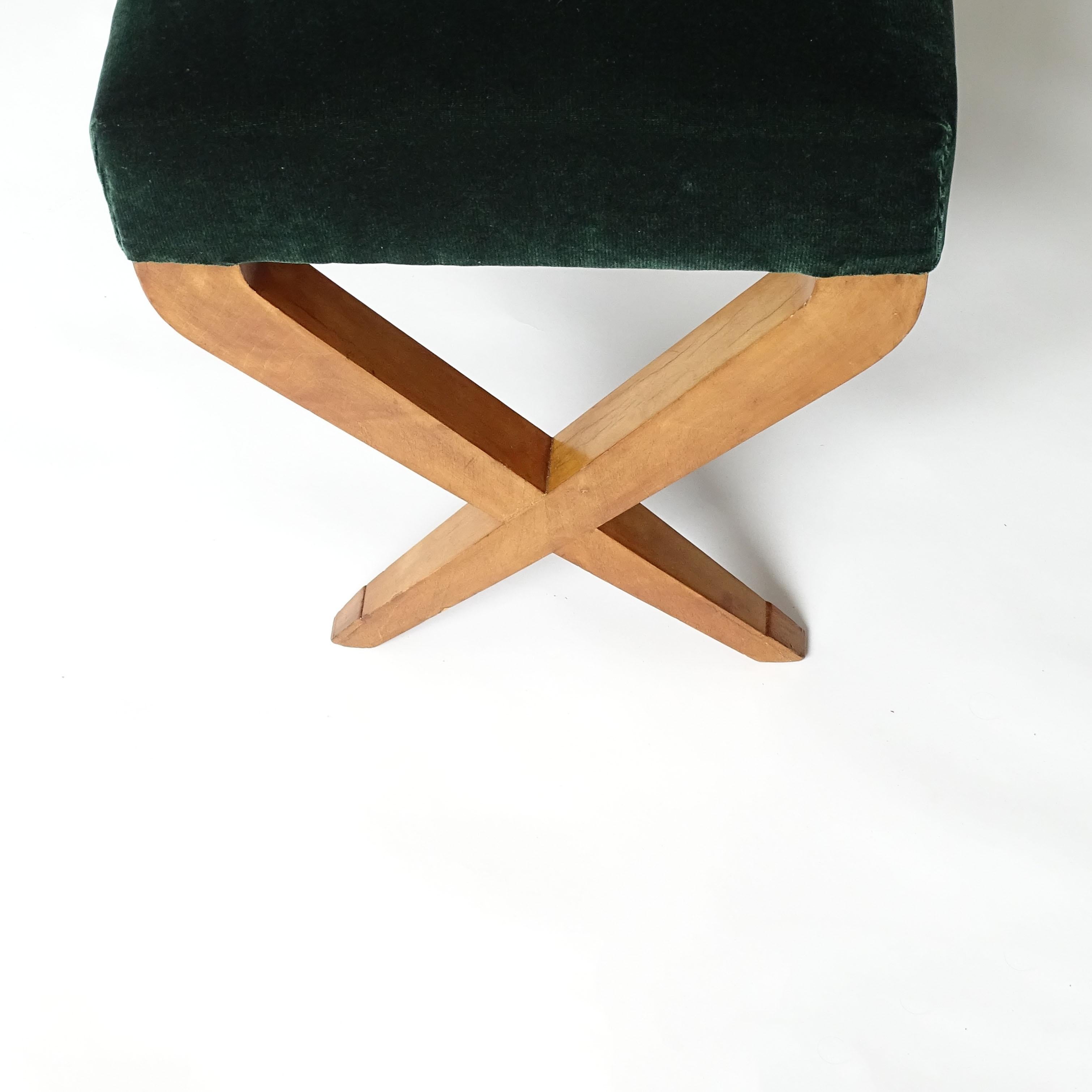 Italian 1940s Pair of Cross-Legged Stools in Wood and Green Velvet
Attributed to Gio Ponti.
