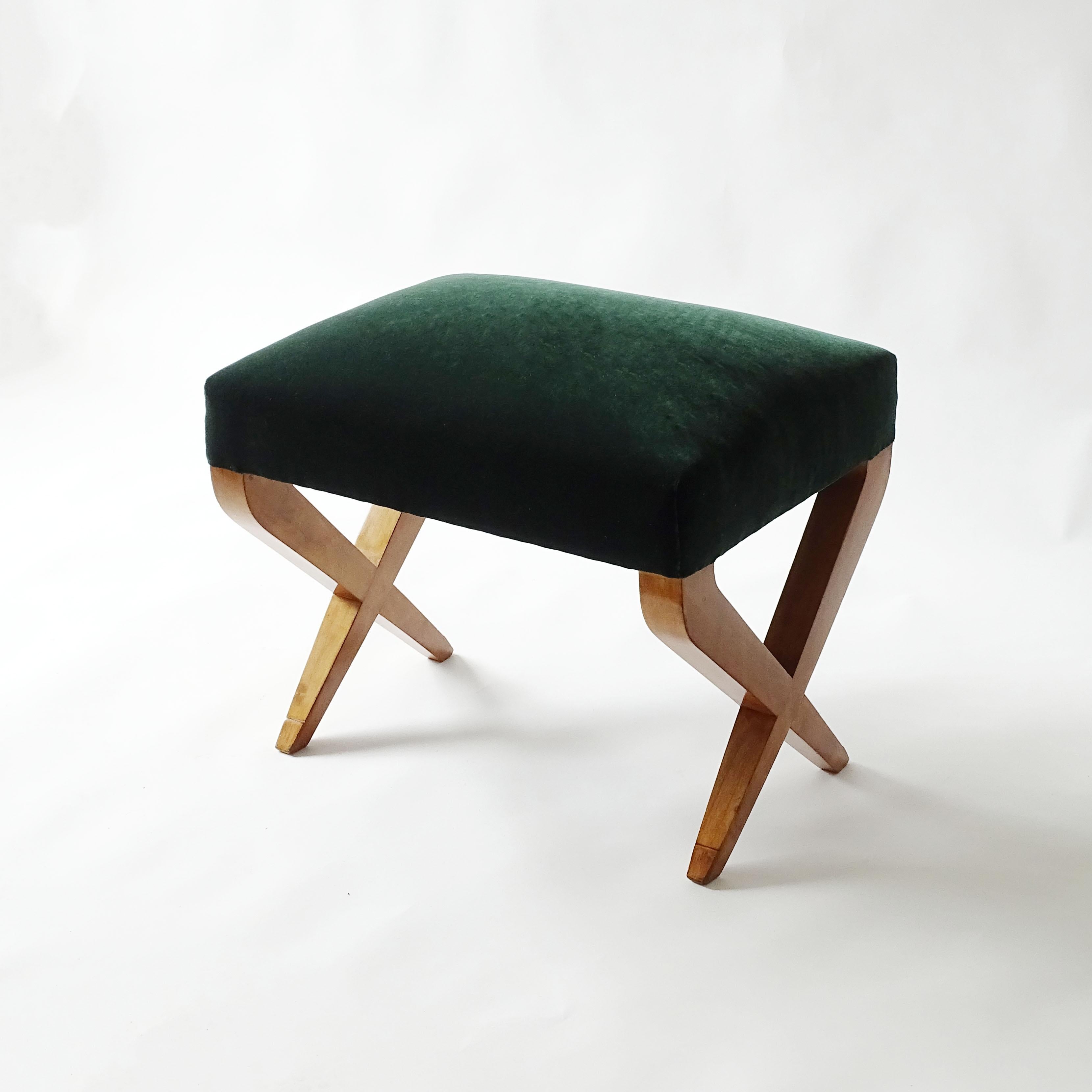 Italian 1940s Pair of Cross-Legged Stools in Wood and Green Velvet In Good Condition In Milan, IT