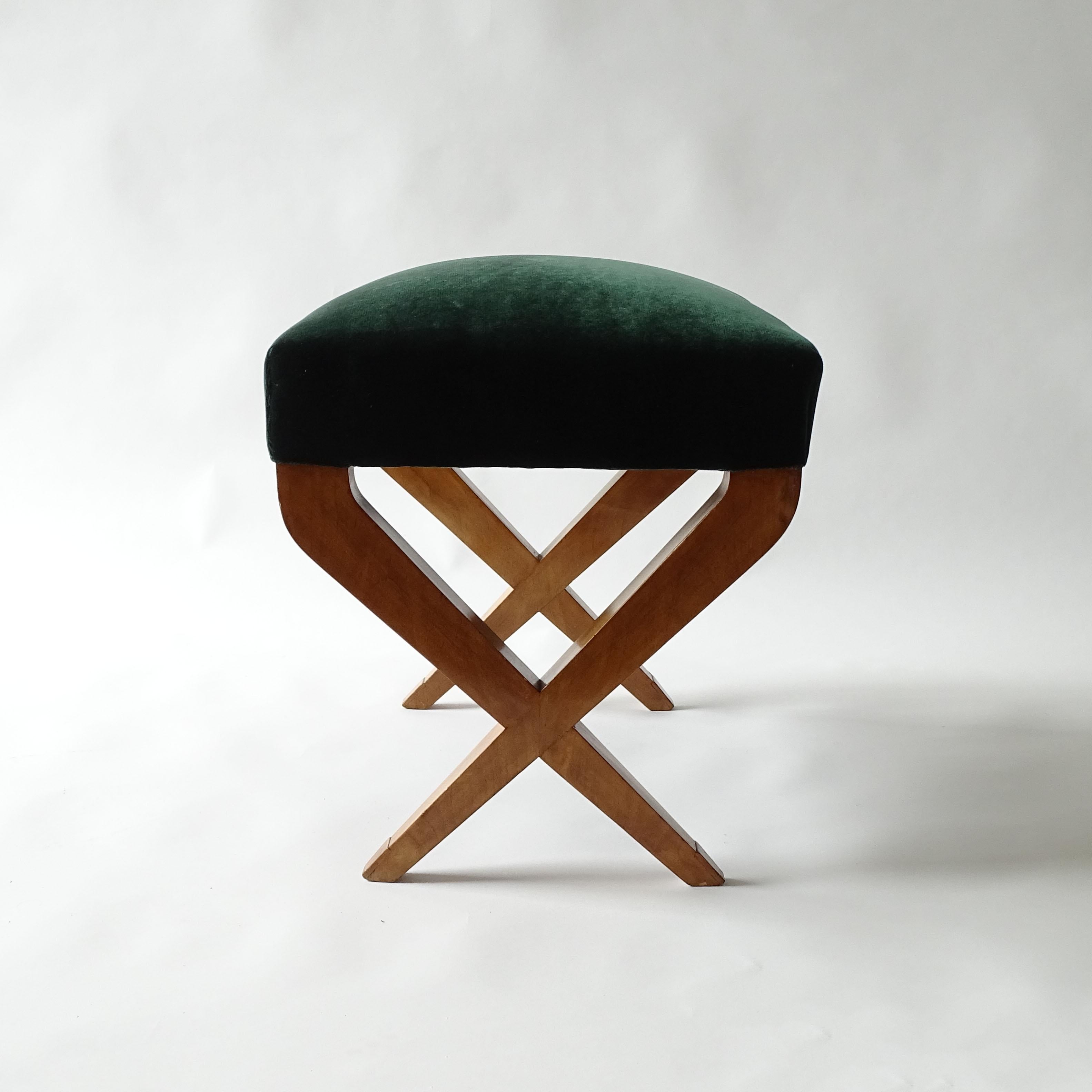 Italian 1940s Pair of Cross-Legged Stools in Wood and Green Velvet 1
