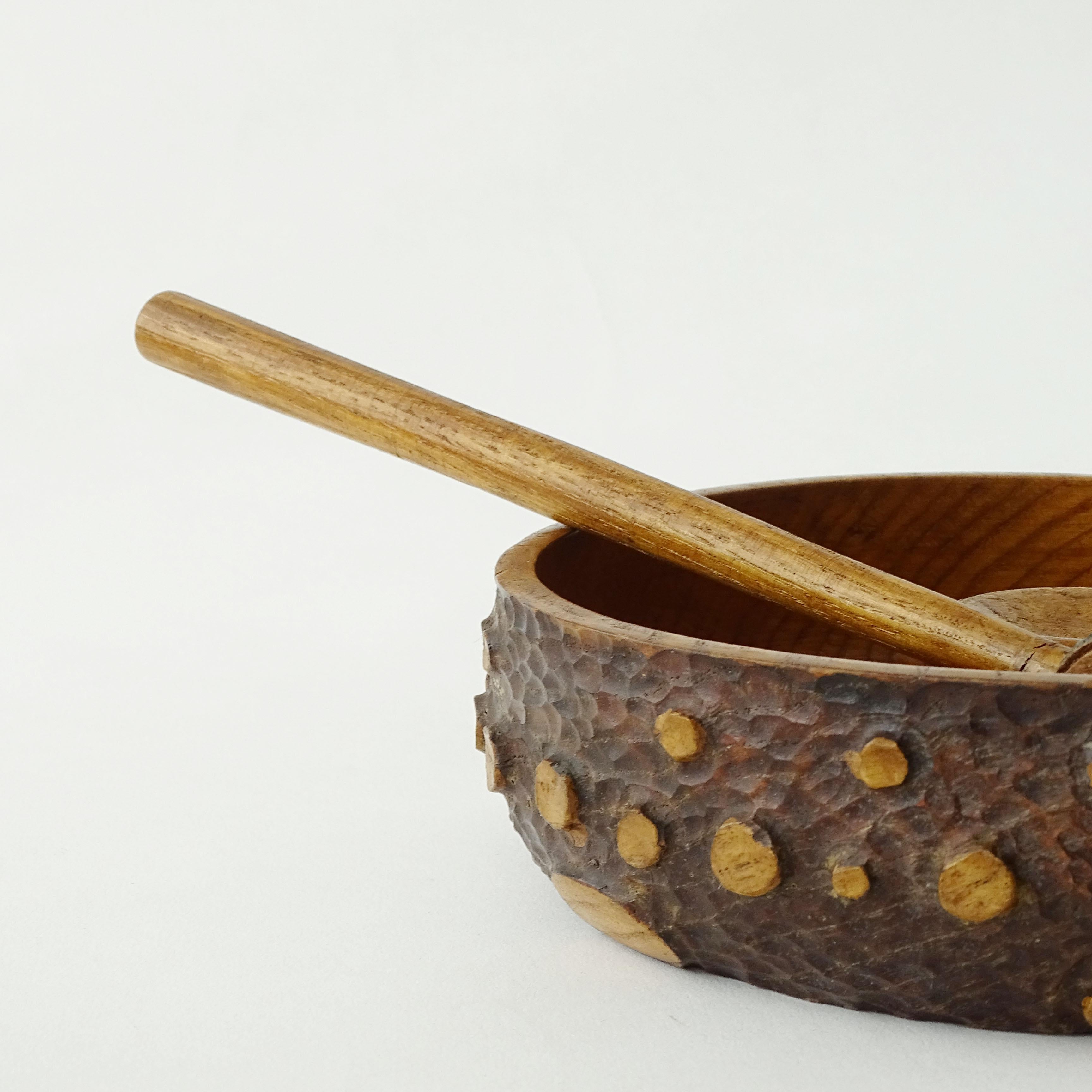 Italiano Schiaccianoci in legno scolpito italiano degli anni '40 con martello in vendita