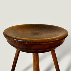 Ensemble de quatre meubles italiens en noyer des années 1940  Tabourets à vaisselle