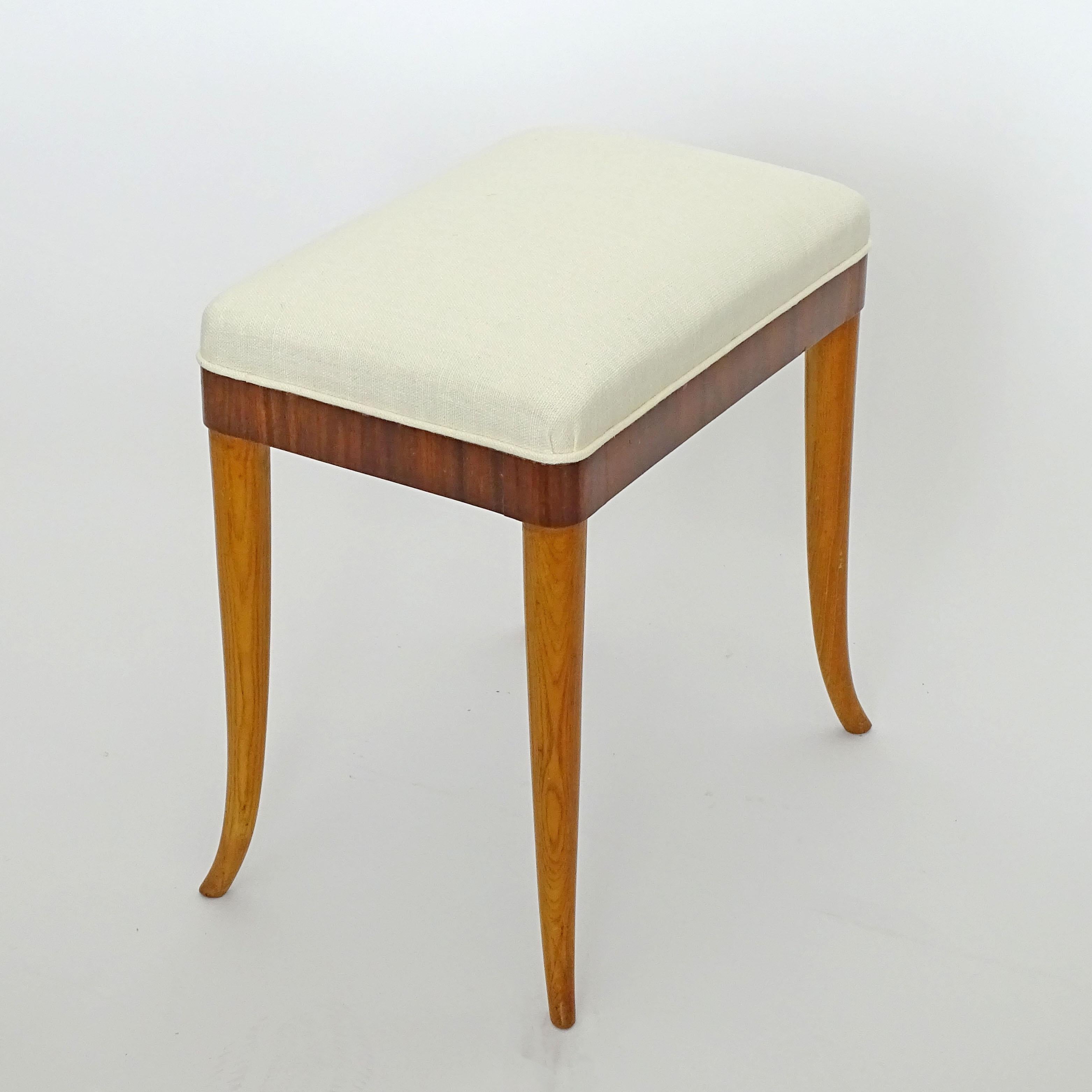 Sgabello singolo italiano degli anni '40 in due finiture Wood e lino bianco In condizioni ottime in vendita a Milan, IT
