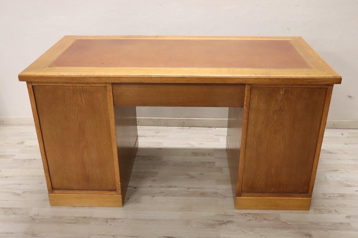 Italian 1940s Solid Oak Wood Writing Desk with Shutter Doors For Sale 7