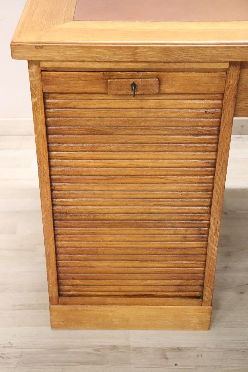 Italian 1940s Solid Oak Wood Writing Desk with Shutter Doors For Sale 2