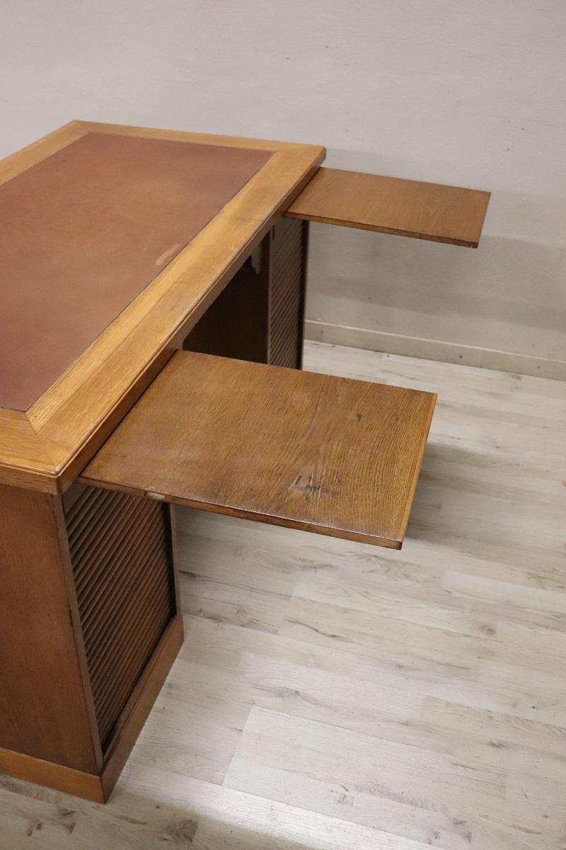 Italian 1940s Solid Oak Wood Writing Desk with Shutter Doors For Sale 4