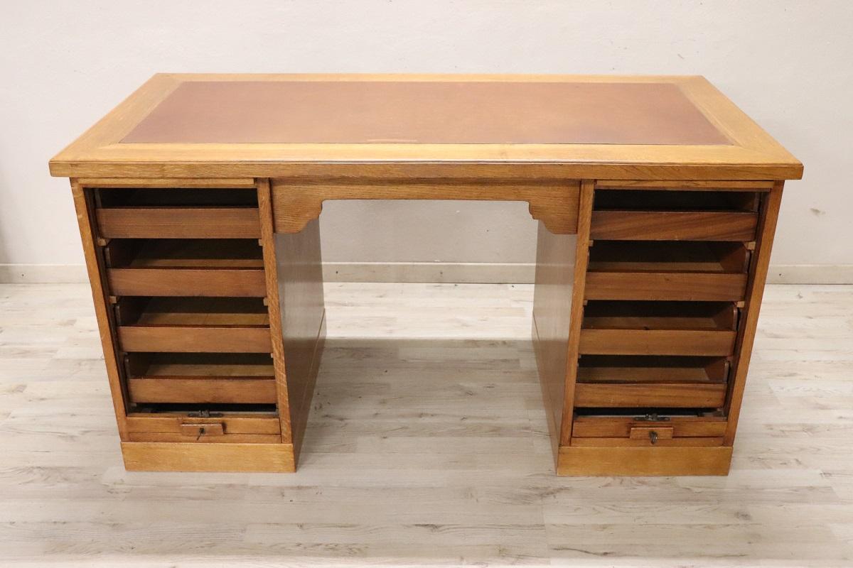 Italian 1940s Solid Oak Wood Writing Desk with Shutter Doors For Sale 5