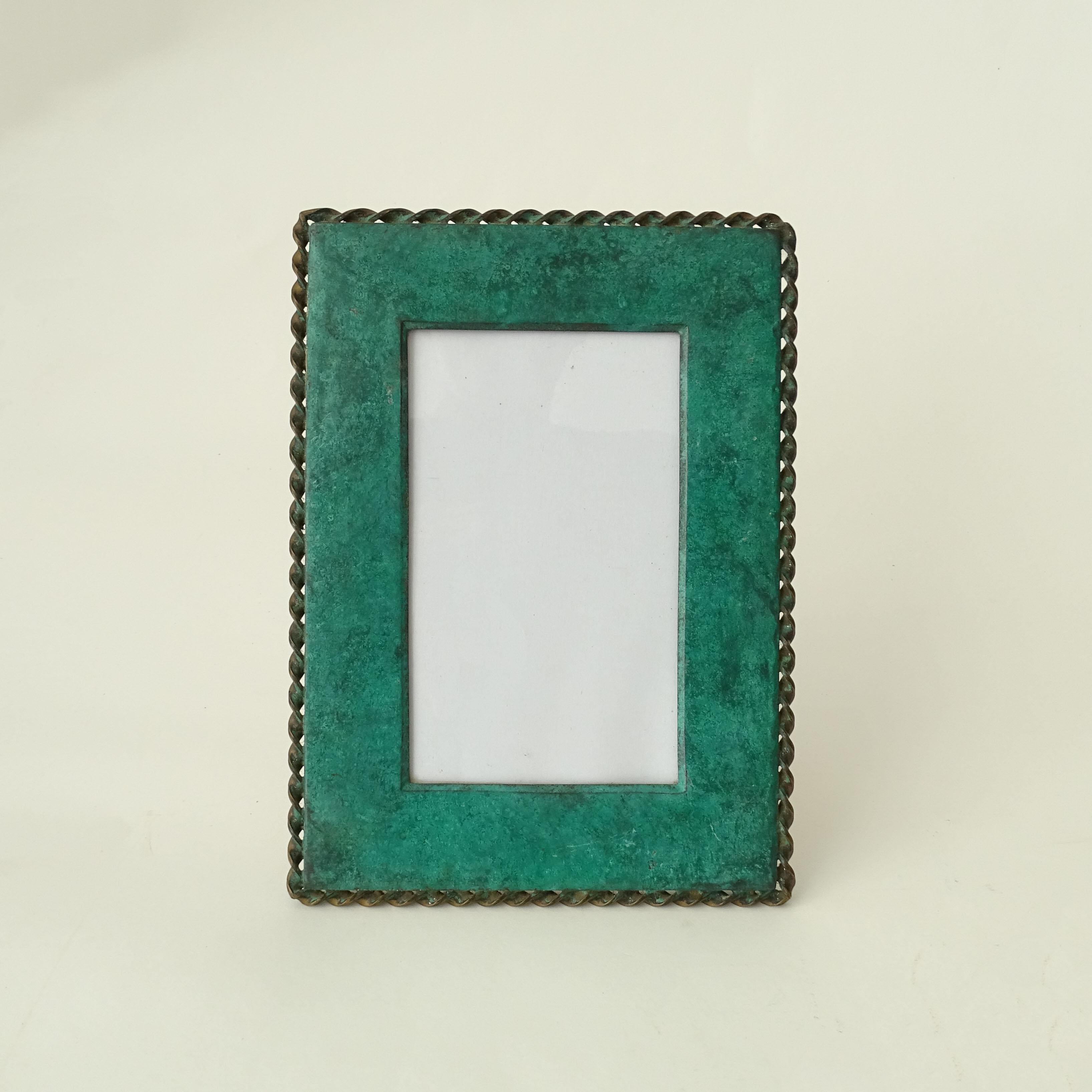 Splendid Italian green brass picture frame decorated with a twirl metal frame.
Inner picture size 8 x 13 centimeters