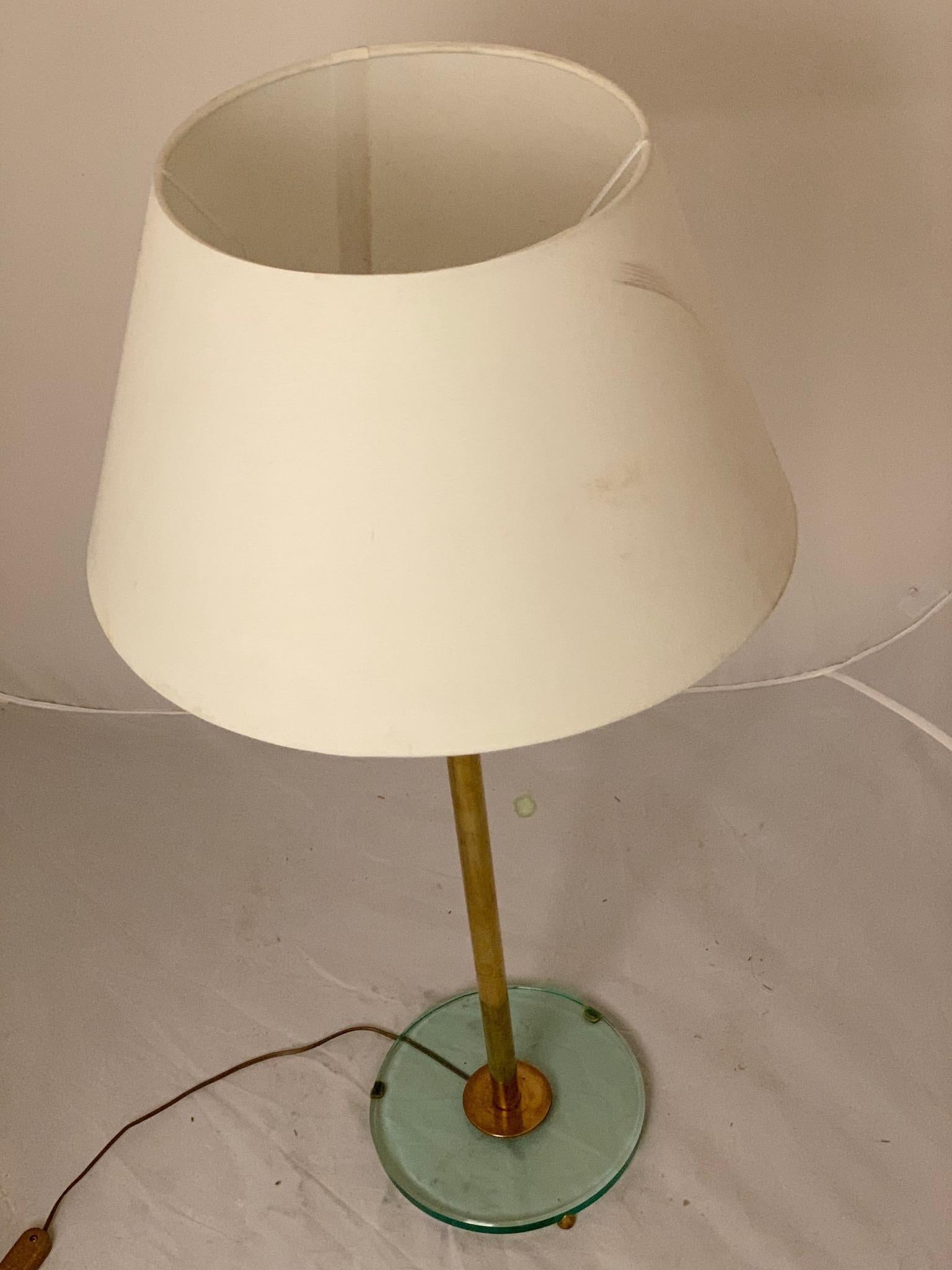 Table lamp in brass on the glass base, in the style of the Fontana Arte. Italian, 1940s.
