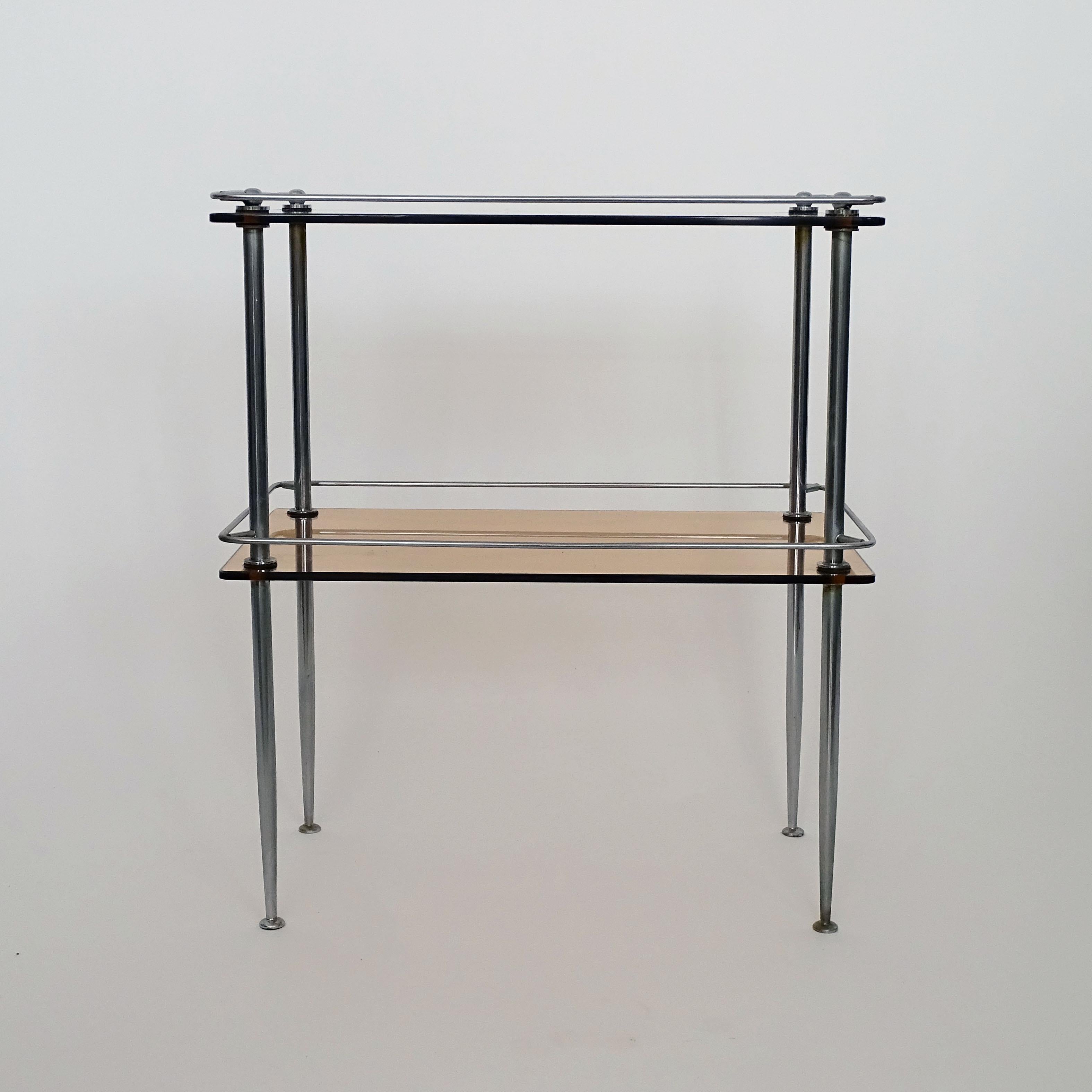 Magnifique table d'appoint italienne des années 1940 pour salle de bain, en chrome et verre rose antique.
