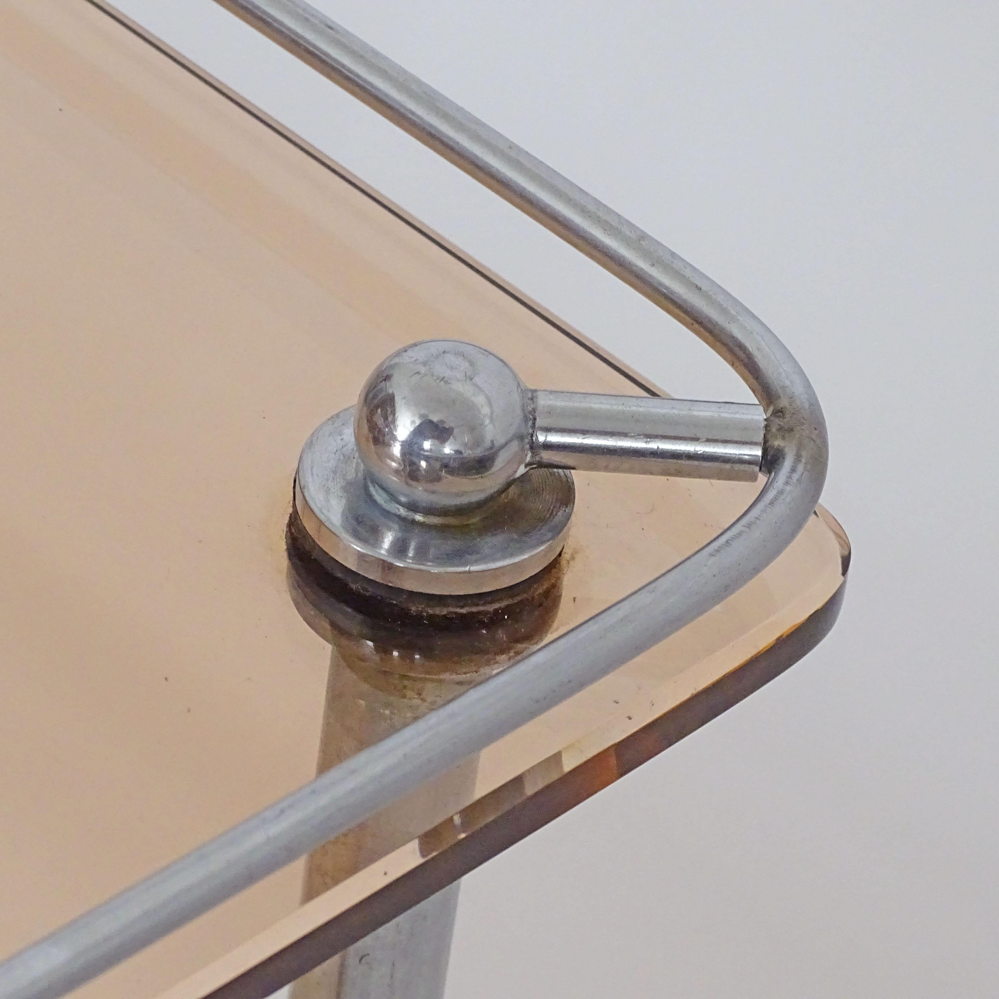 Table d'appoint italienne des années 1940 pour salle de bains en chrome et verre rosé antique Bon état - En vente à Milan, IT