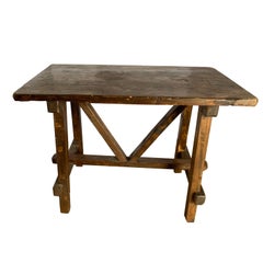 Italian 1940s Walnut Small Side Table Italian 1940s Walnut Small Side Table