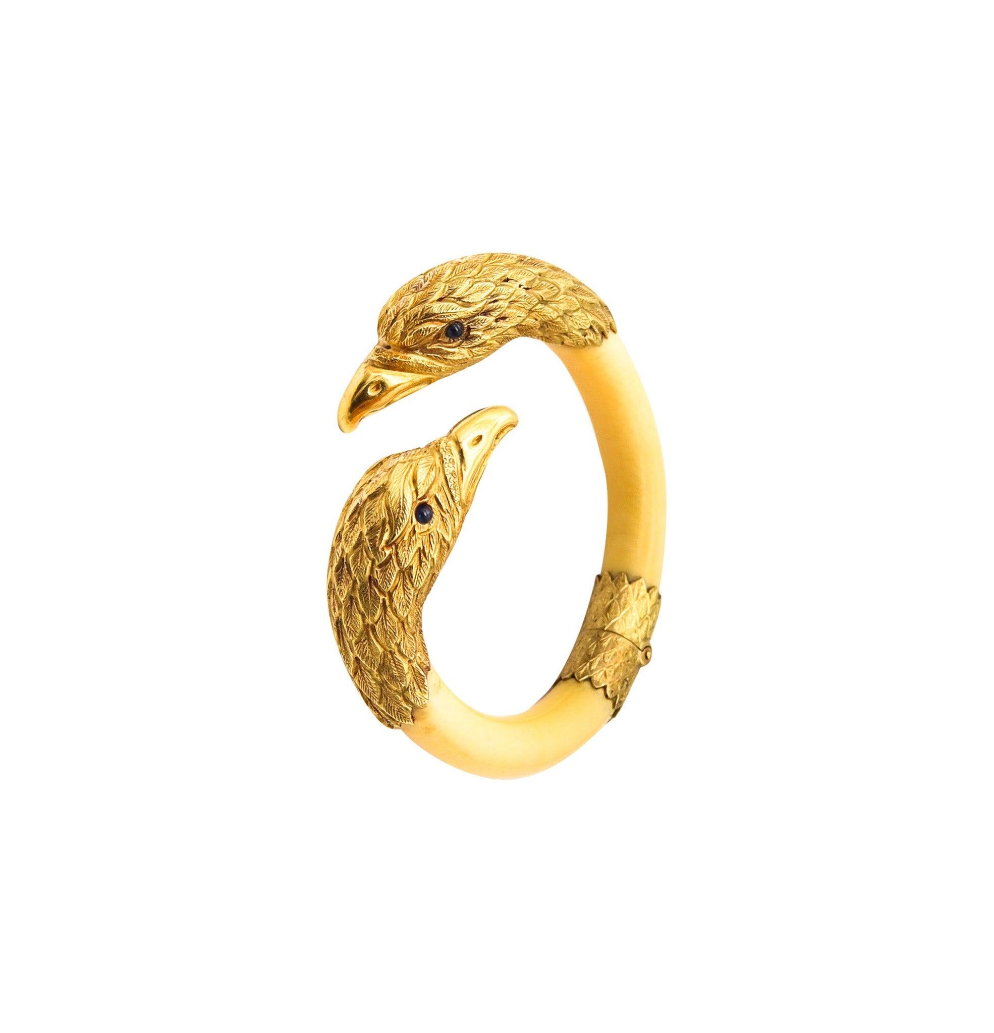 ITALIAN 1950 Eagles Retro Modernist Bracelet In 18Kt Yellow Gold With Sapphires For Sale 2