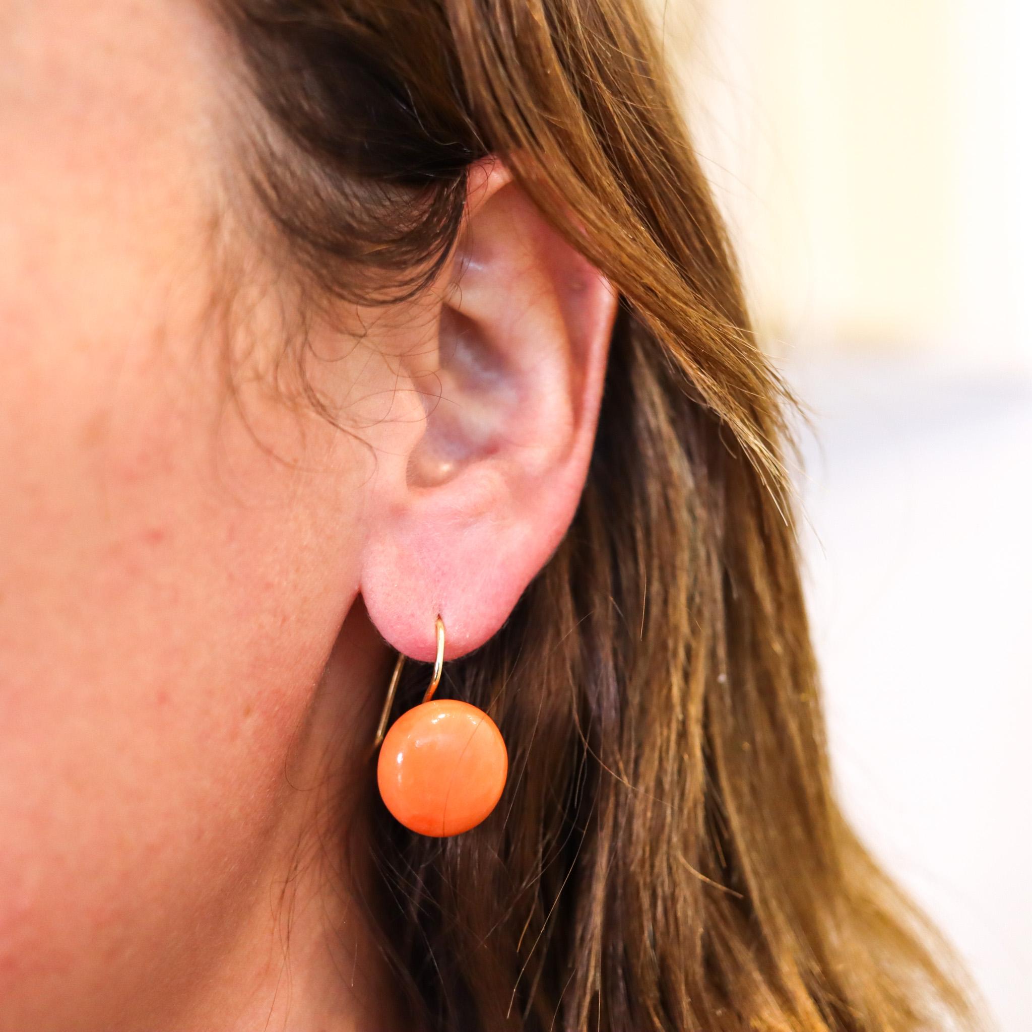 Pair of Neapolitan coral earrings.

Pair of exceptional coral earrings, created in Italy during the post war period, back in the 1950. This fabulous corals has been mounted in customized wires made up in solid yellow gold of 18 karats with high