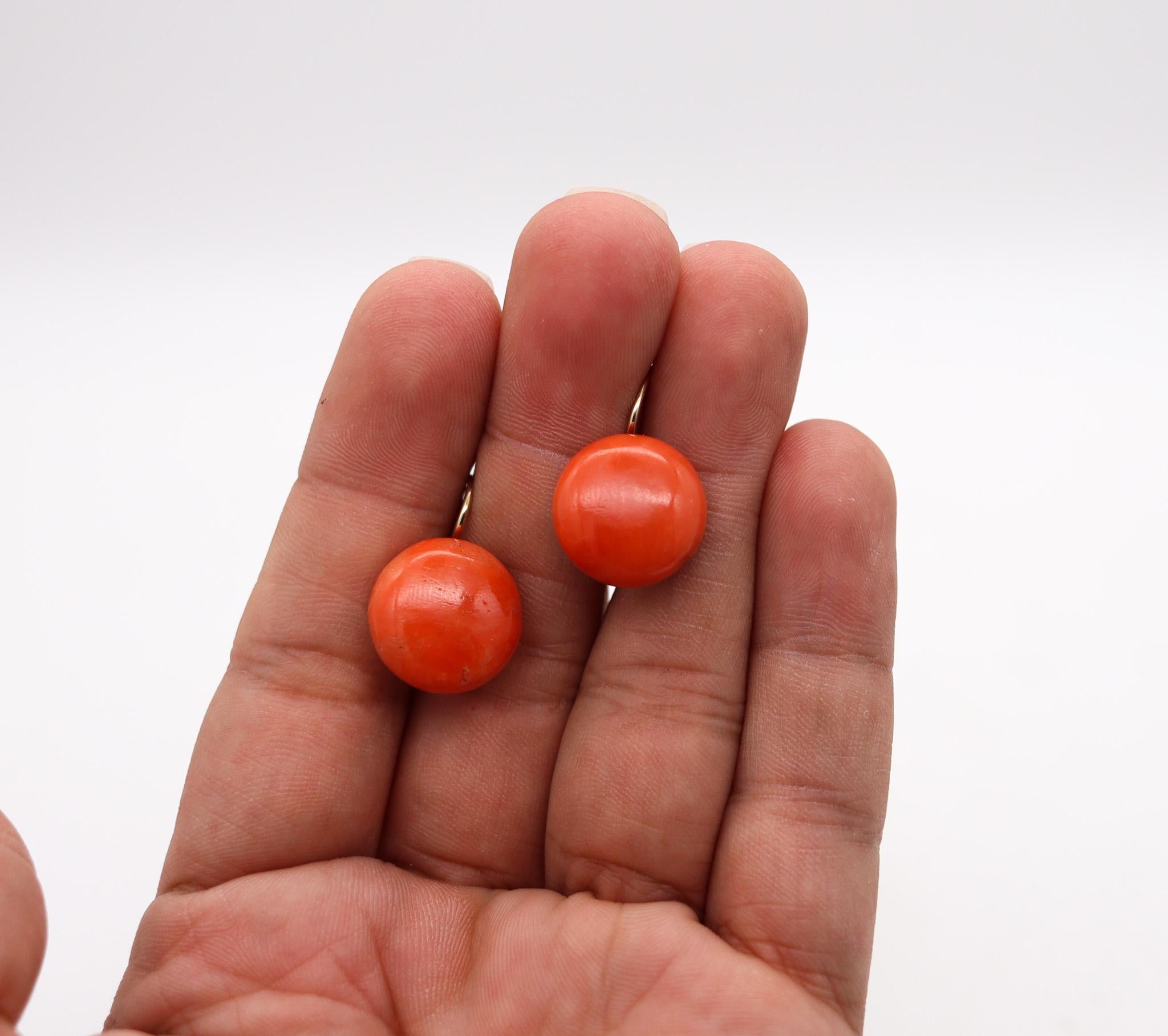 Women's Italian 1950 Neapolitan Dangle Drop Coral buttons Earrings In I8Kt Yellow Gold For Sale
