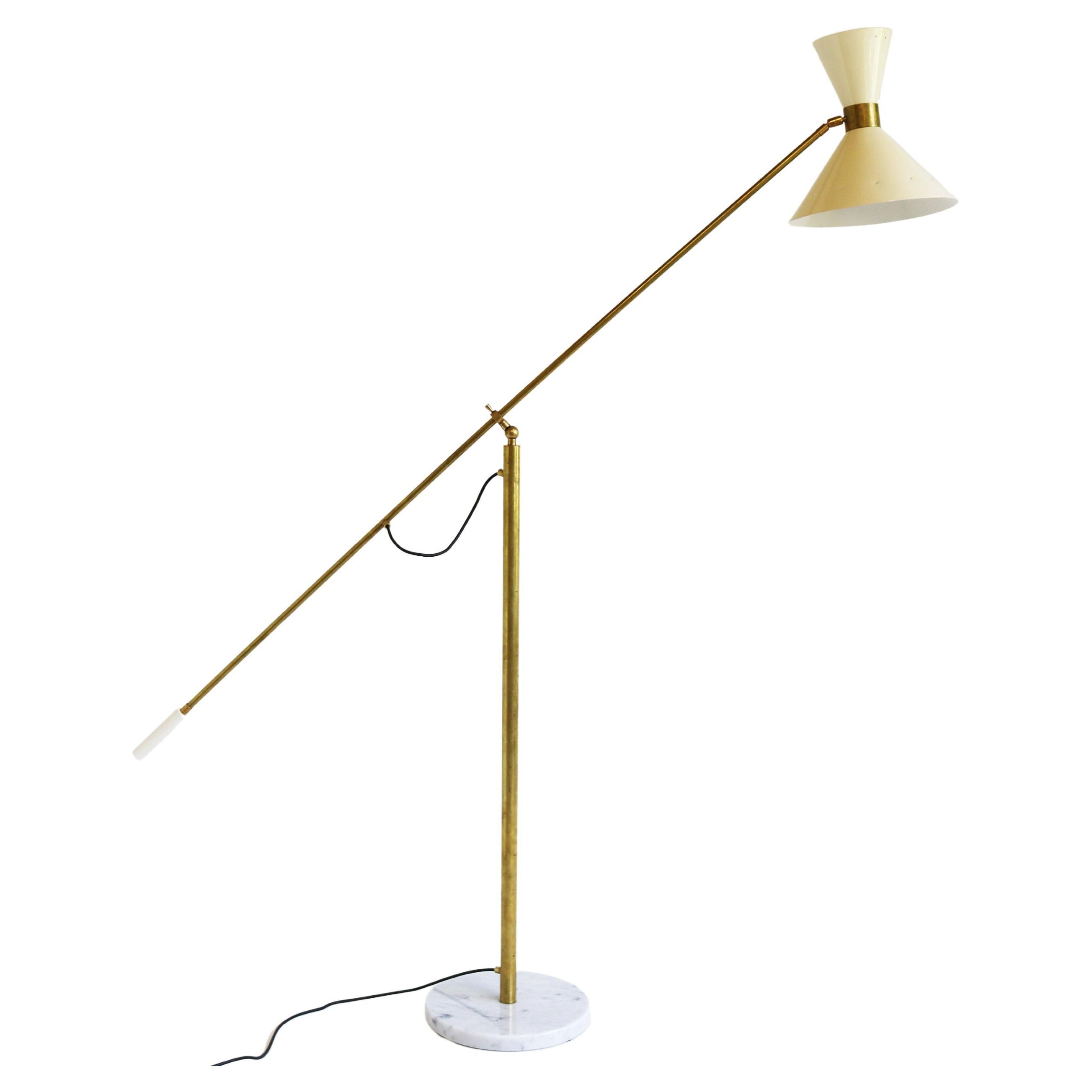 Lampada da terra in ottone con marmo di carrara, stile Stilnovo, design vintage del 1950