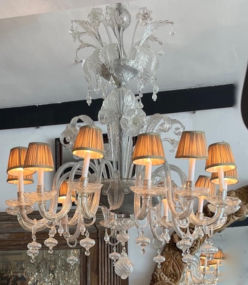 Italian 1950s 12 Arm Murano Transparent Glass Chandelier with Pleated Shades For Sale 1