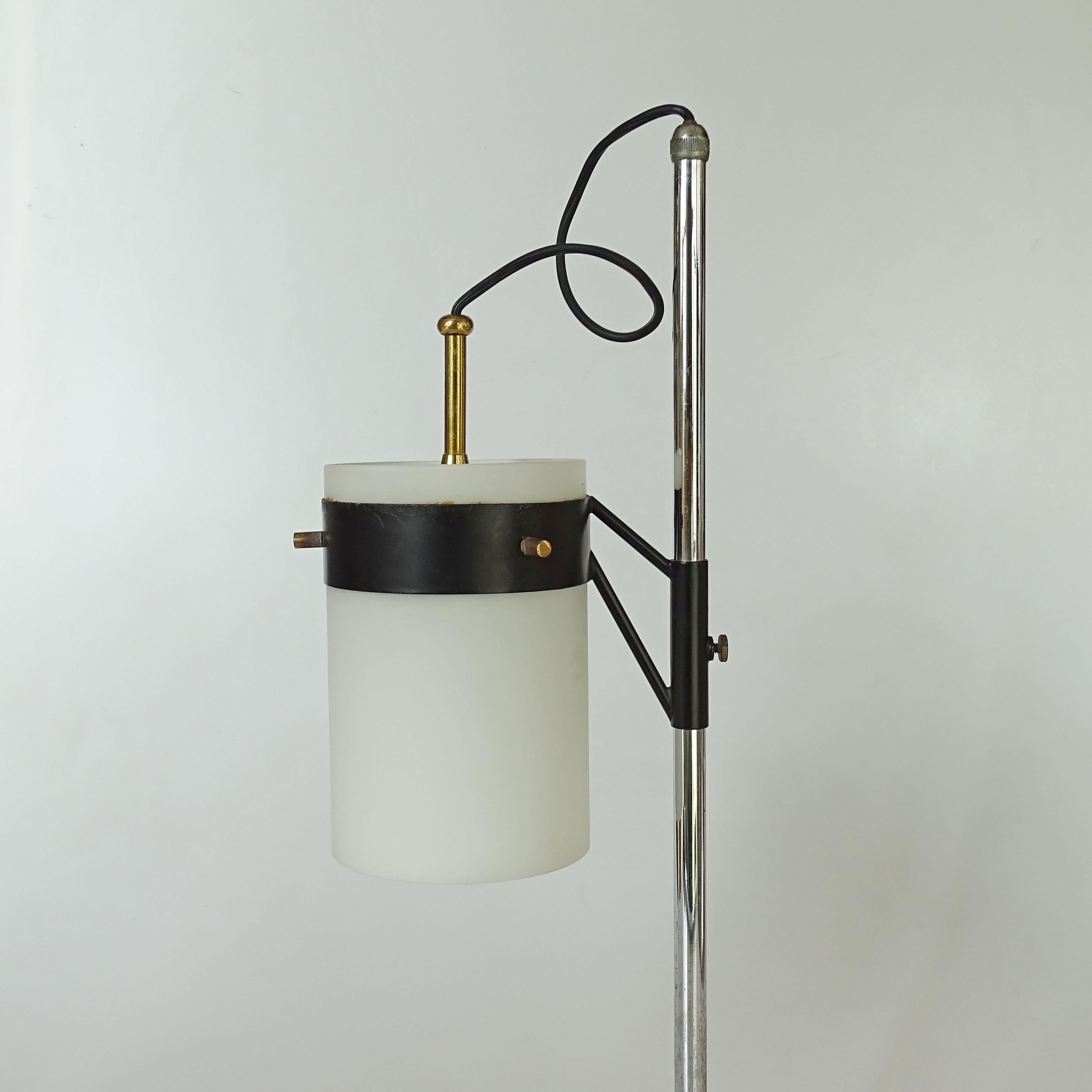 Lampe de table prototype réglable en laiton et chrome italienne des années 1950
