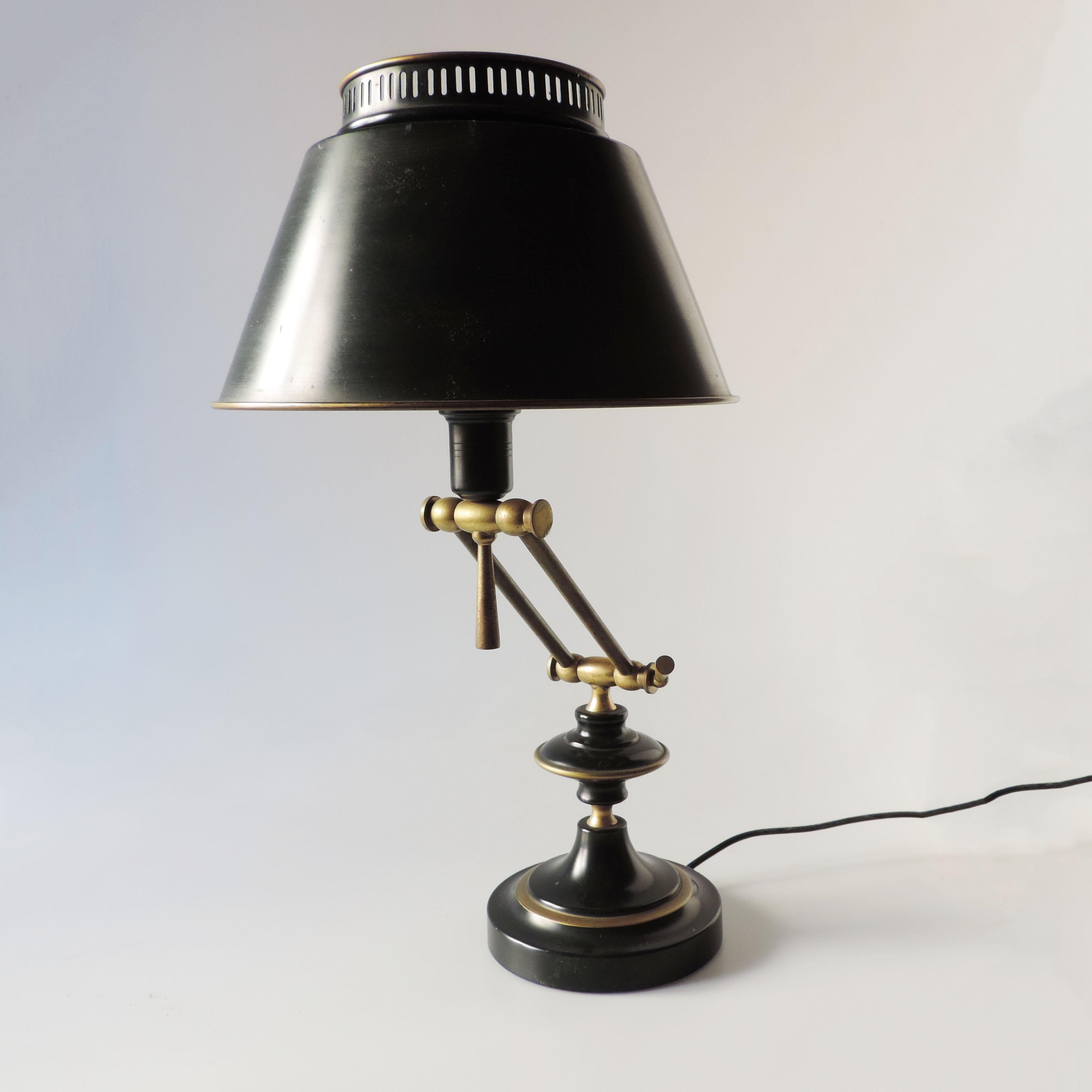 Lampe de table réglable en laiton des années 1950.