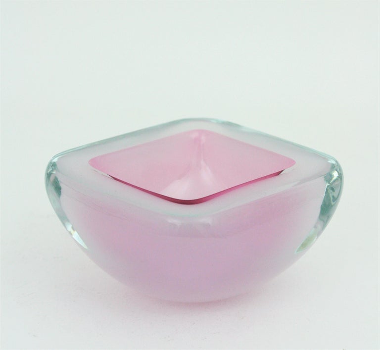 Hand blown Murano glass Sommerso bowl in pink and opalescent white color attributed to Archimede Seguso, Italy, 1950s.
Pink glass and opal white glass cased into clear glass.
Lovely to be used as jewelry bowl, rings bowl or ashtray. Also