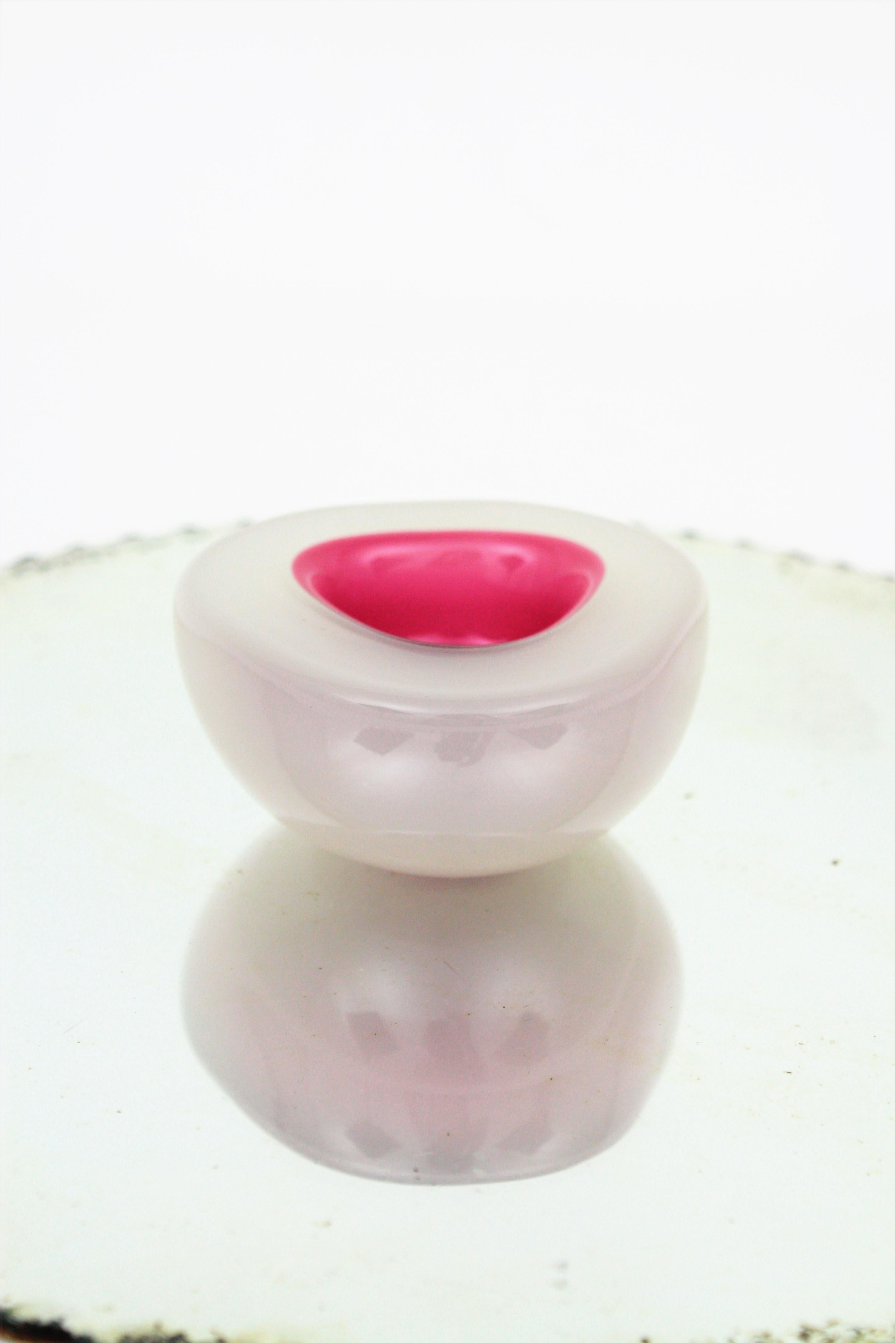 Italian 1950s Archimede Seguso Opal White and Pink Alabastro Geode Glass Bowl In Excellent Condition In Barcelona, ES