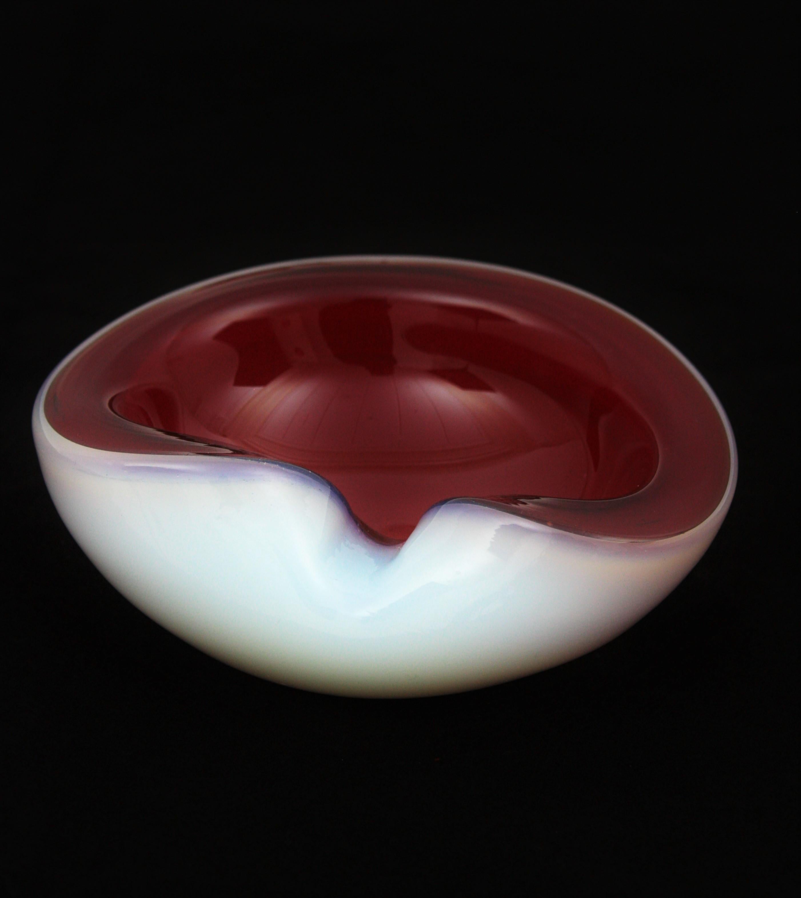 20th Century Italian 1950s Archimede Seguso Opal White and Red Alabastro Geode Glass Bowl