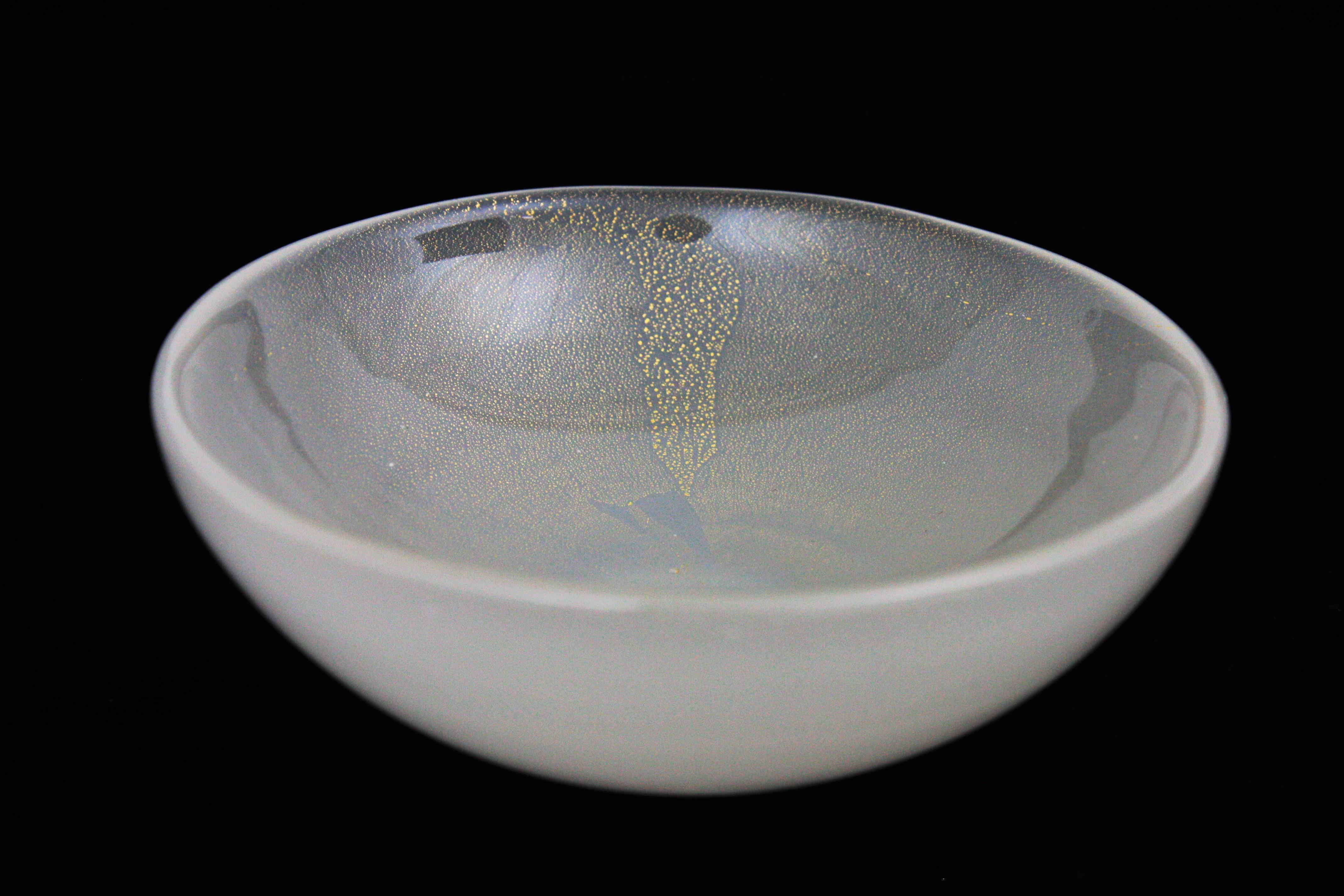 20th Century Archimede Seguso Murano White Alabastro Glass Bowl with Gold Dust, Italy, 1950s For Sale