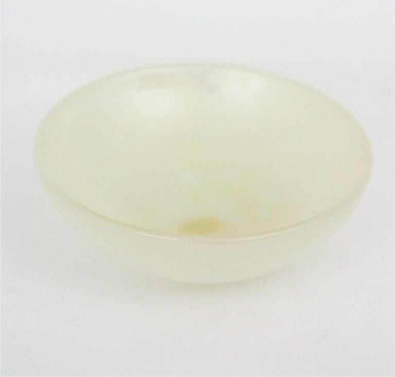 Murano glass opalescent white round bowl with gold dust manufactured by Archimede Seguso. Italy, 1950s.
An exquisite hand blown Murano art glass bowl lovely to be used as rings bowl, vide-poche, candy bowl or ashtray.
Mint condition. Original