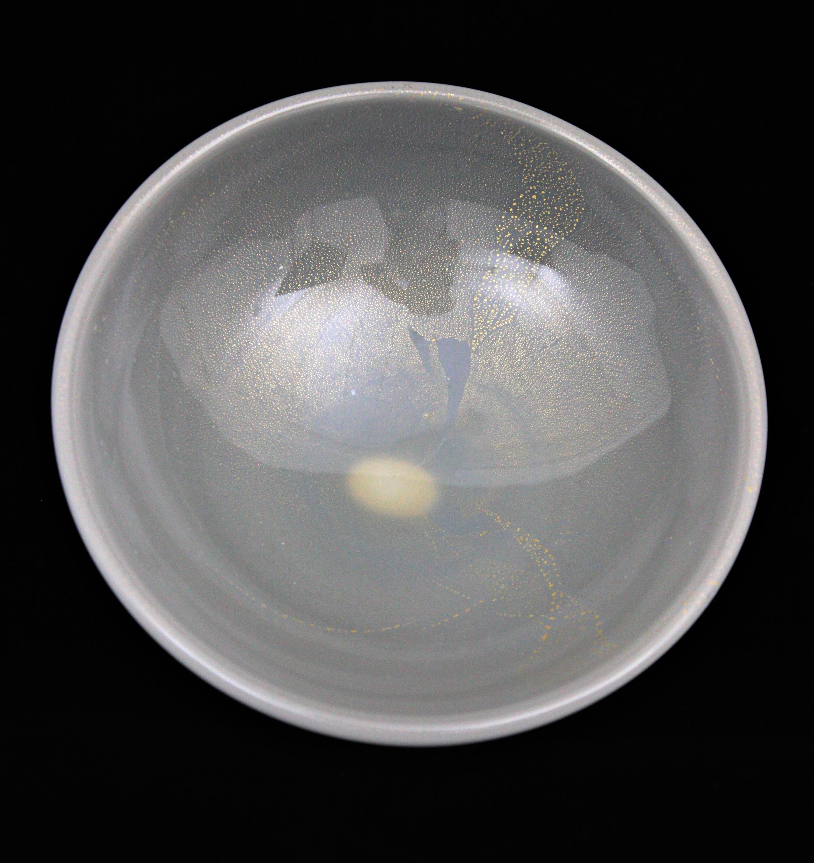 Mid-Century Modern Archimede Seguso Murano White Alabastro Glass Bowl with Gold Dust, Italy, 1950s For Sale
