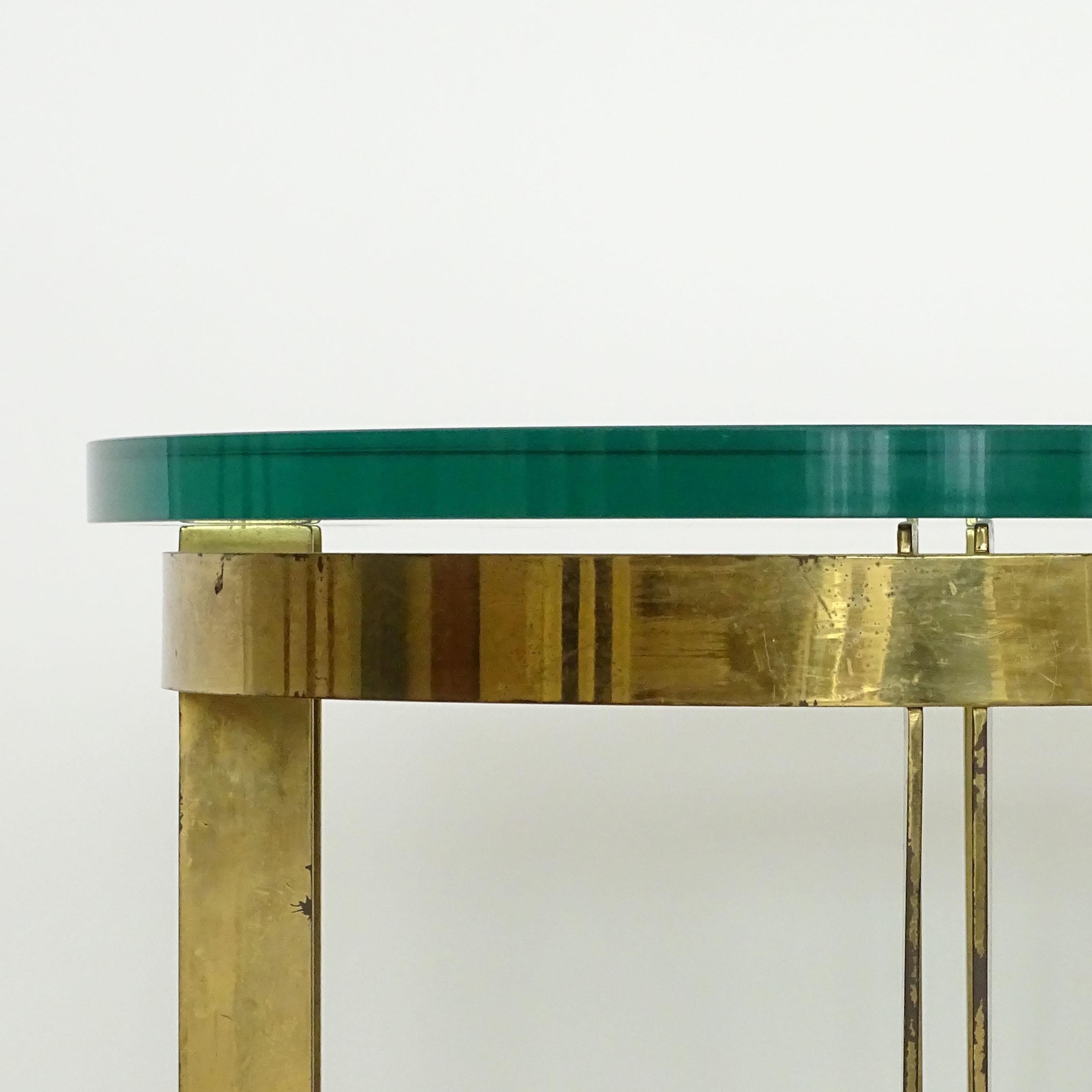 Table basse architecturale italienne des années 1950 en laiton et verre épais Bon état - En vente à Milan, IT