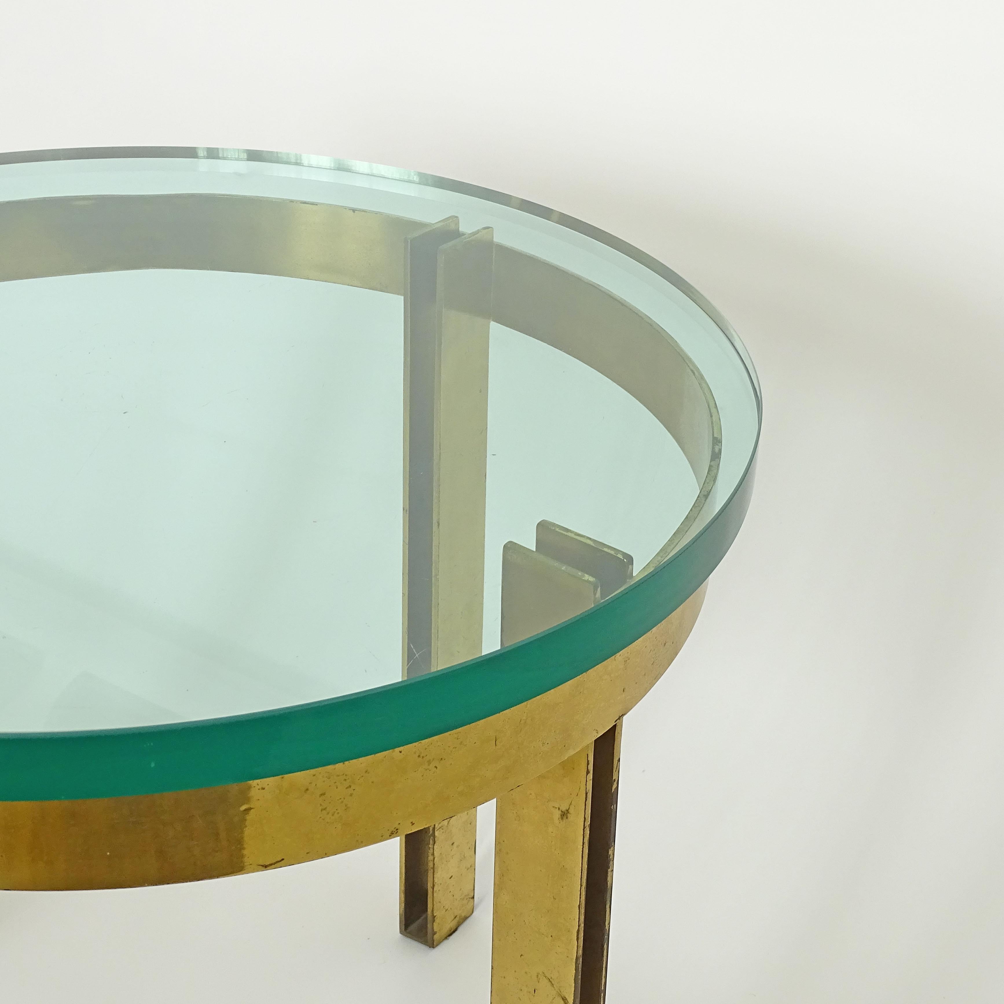 Table basse architecturale italienne des années 1950 en laiton et verre épais en vente 3