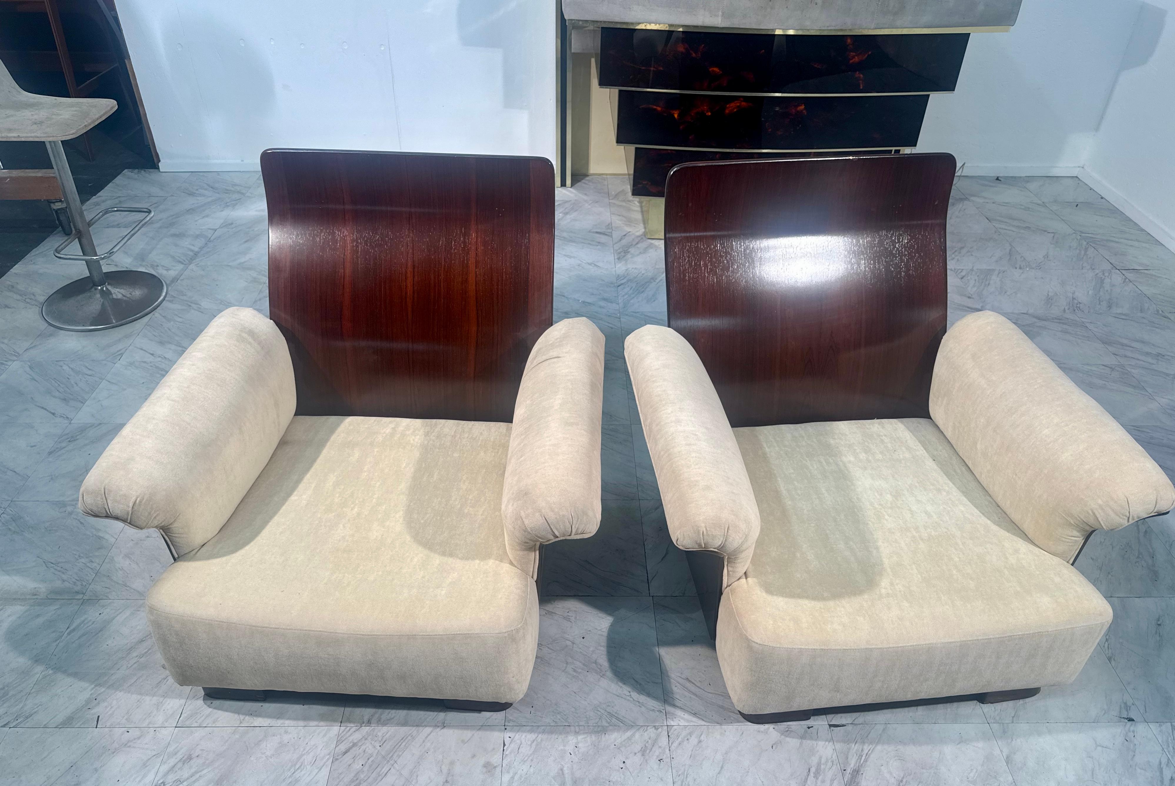 Fauteuils italiens des années 1950 à retapissage en noyer en vente 6