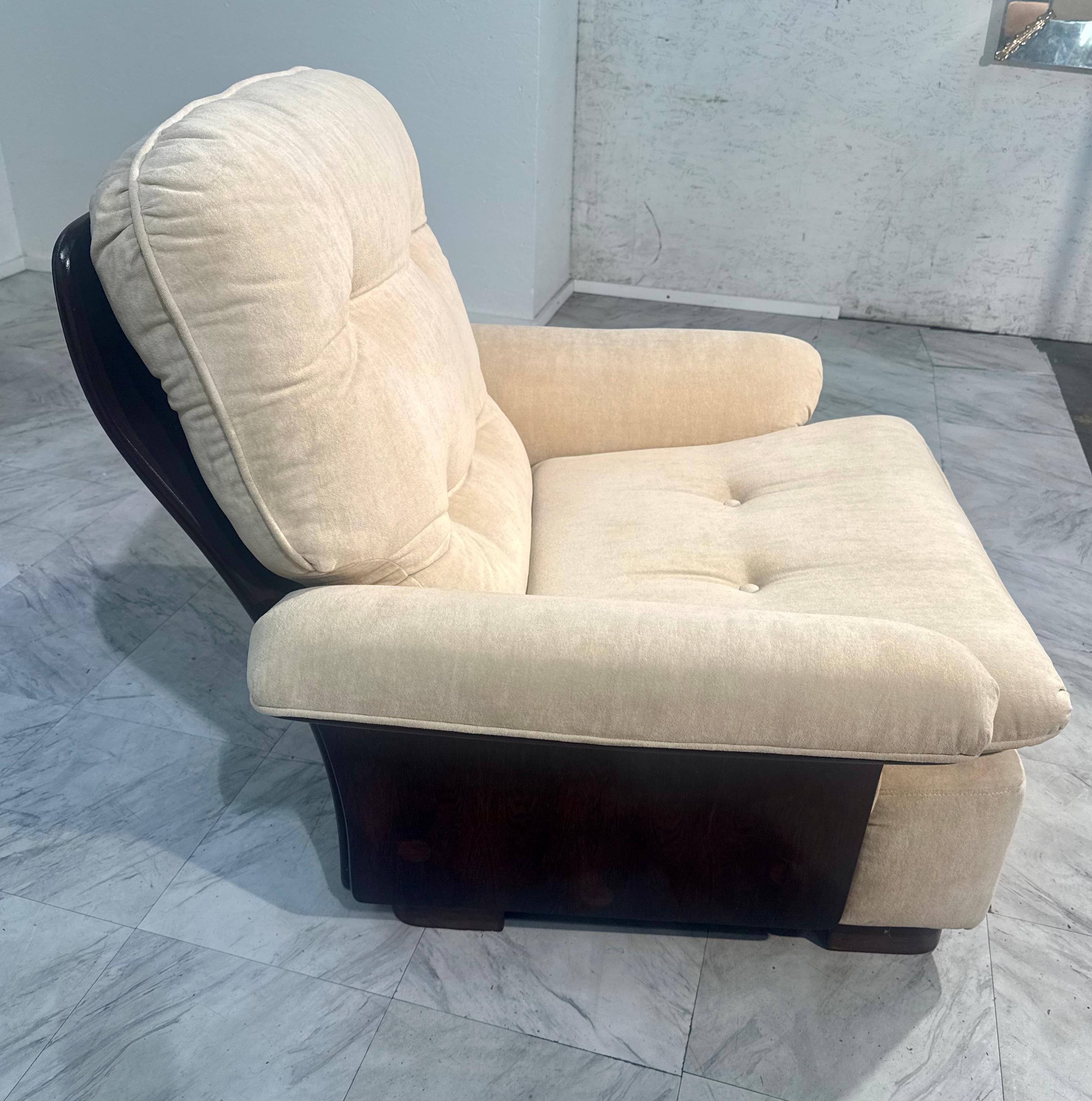 Fauteuils italiens des années 1950 à retapissage en noyer Excellent état - En vente à Los Angeles, CA