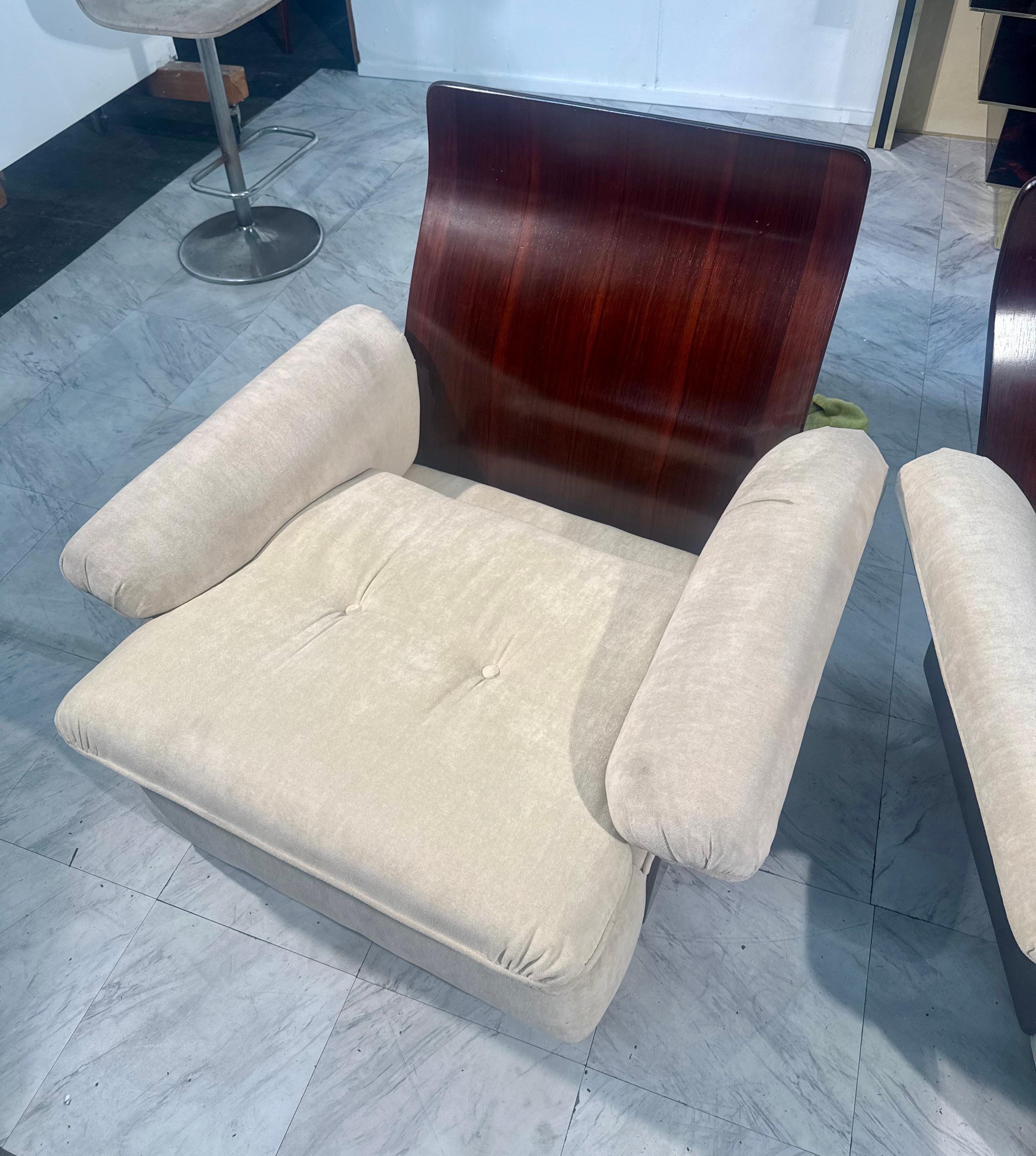 Fauteuils italiens des années 1950 à retapissage en noyer en vente 3